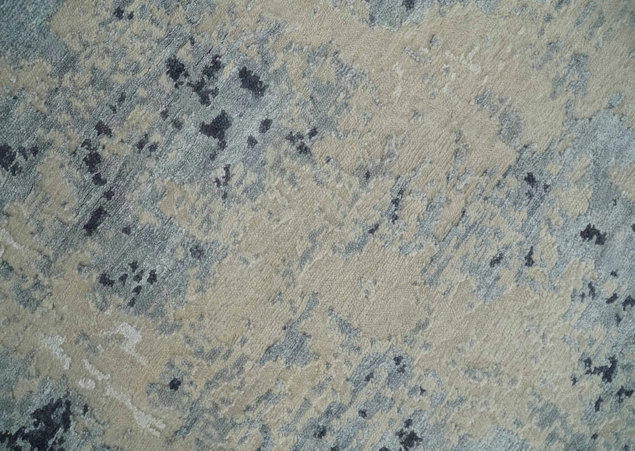 Hand Carved 8x10 Knotted Beige, Silver and Charcoal Modern Abstract Wool And Bamboo Silk Area Rug - Image 4