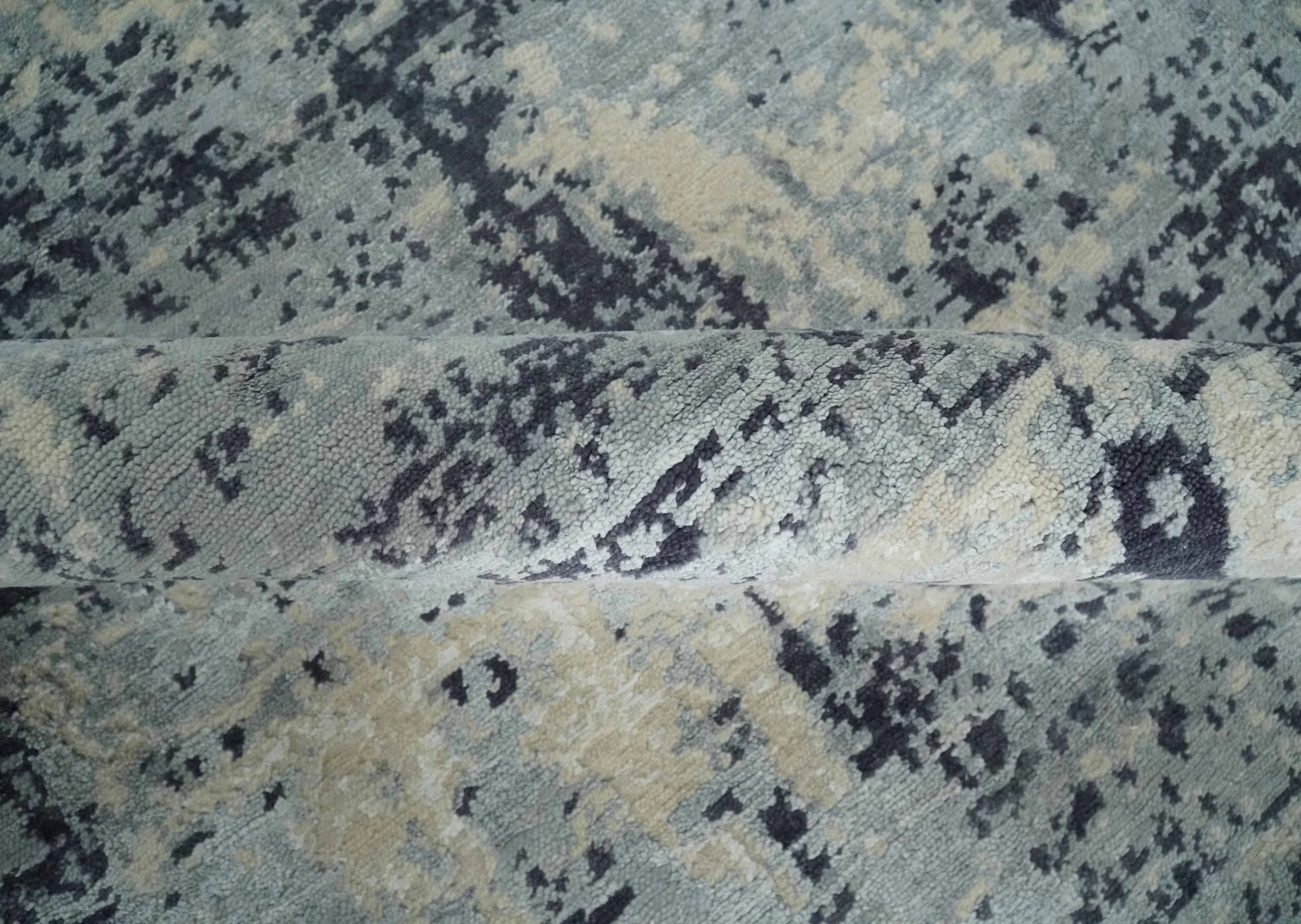 Hand Carved 8x10 Knotted Beige, Silver and Charcoal Modern Abstract Wool And Bamboo Silk Area Rug - Image 7