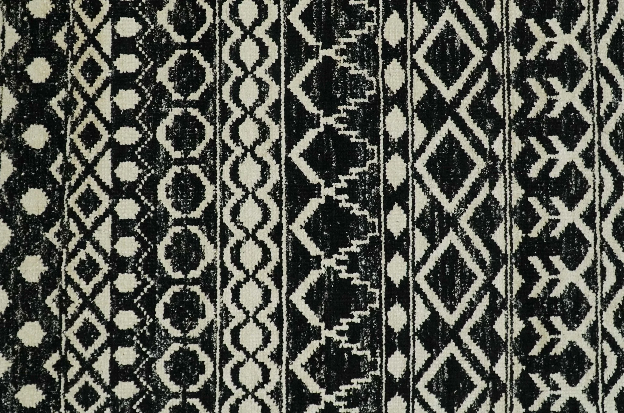Hand Knotted Black and Ivory Modern Contemporary Southwestern Tribal Trellis Recycled Silk Area Rug | OP11 - Image 10