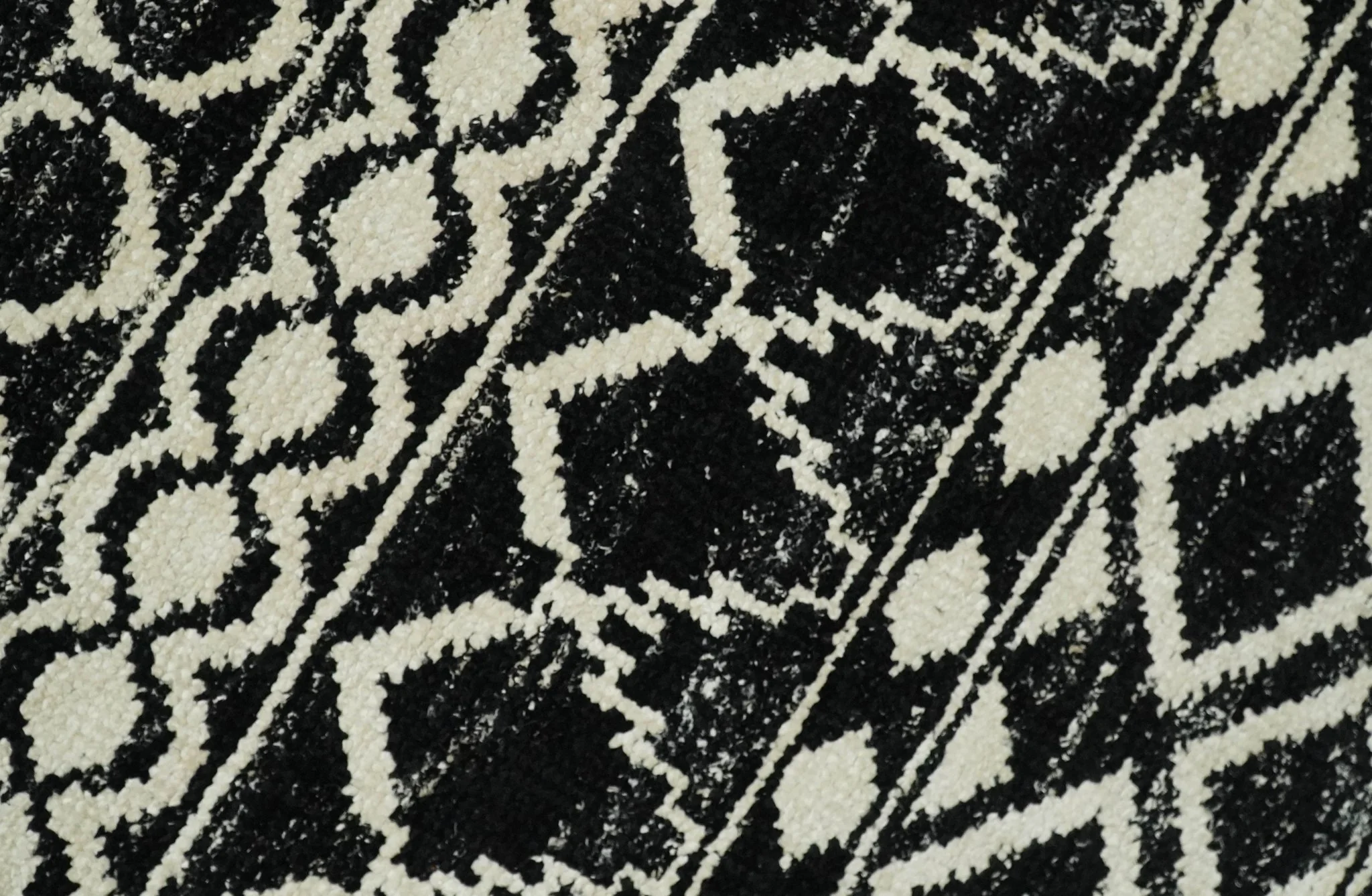 Hand Knotted Black and Ivory Modern Contemporary Southwestern Tribal Trellis Recycled Silk Area Rug | OP11 - Image 4
