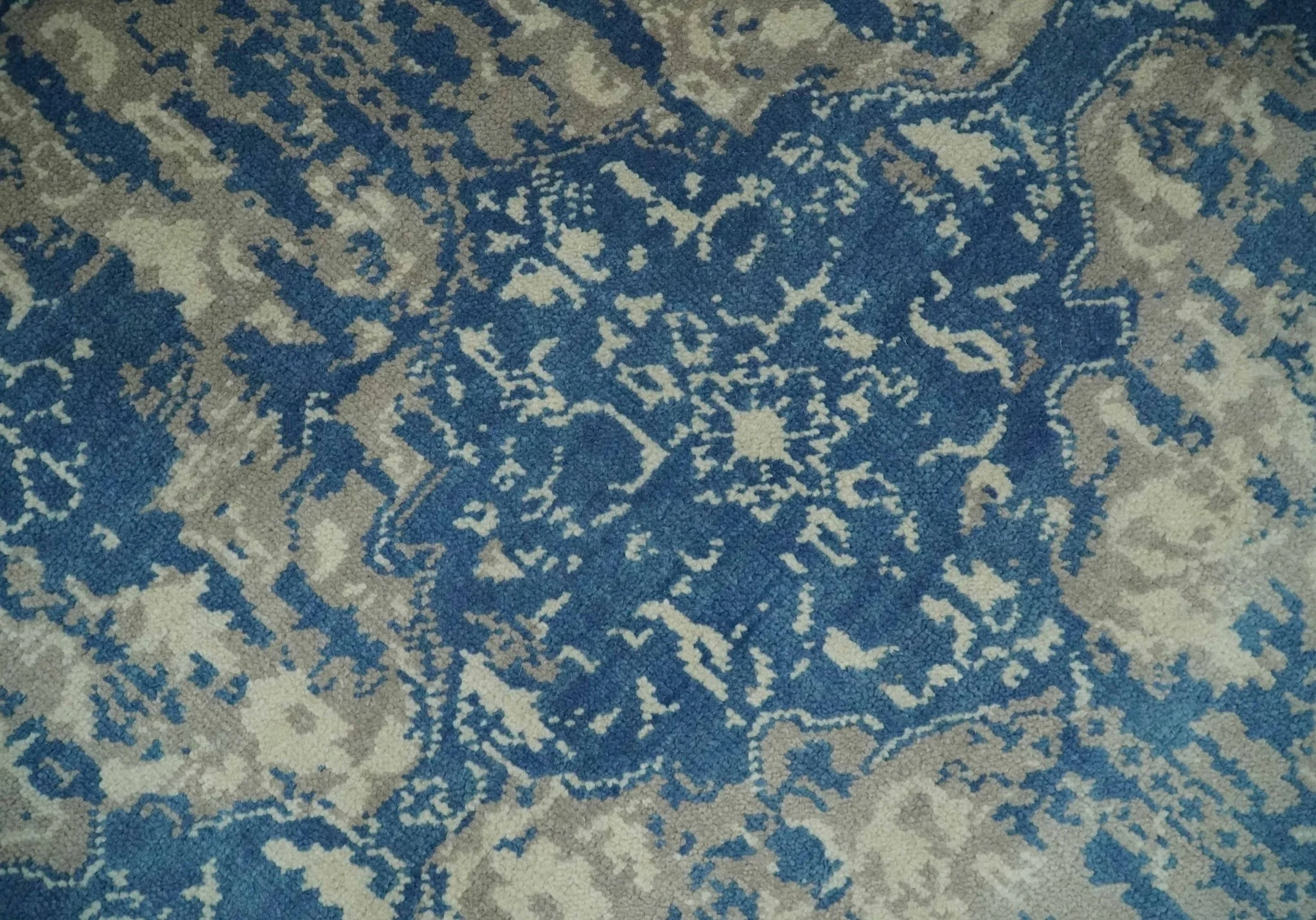 Transitional 9x12 Hand Knotted Blue and Ivory Ikat Pattern Traditional Wool Area Rug - Image 4