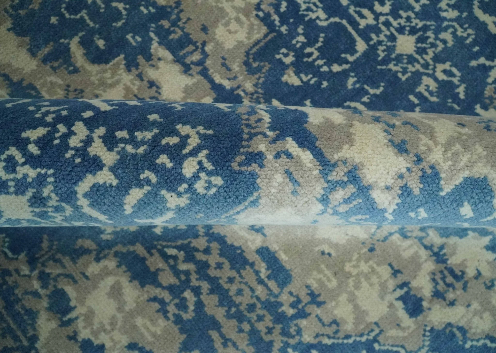 Transitional 9x12 Hand Knotted Blue and Ivory Ikat Pattern Traditional Wool Area Rug - Image 6