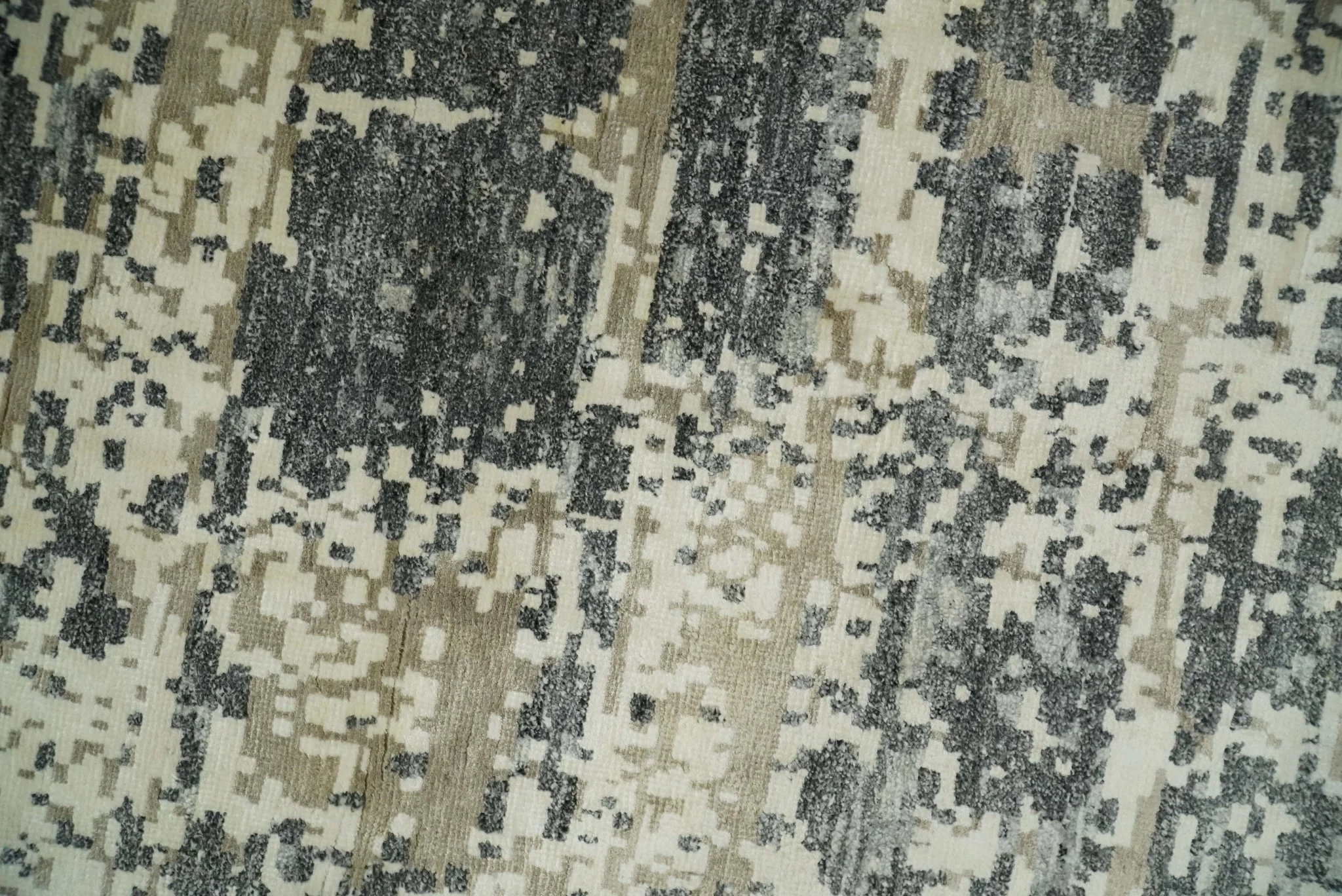 8x10 Fine Hand knotted Charcoal and Beige Traditional Abstract Persian Wool and Bamboo Silk Area Rug | TRDCP628810 - Image 4