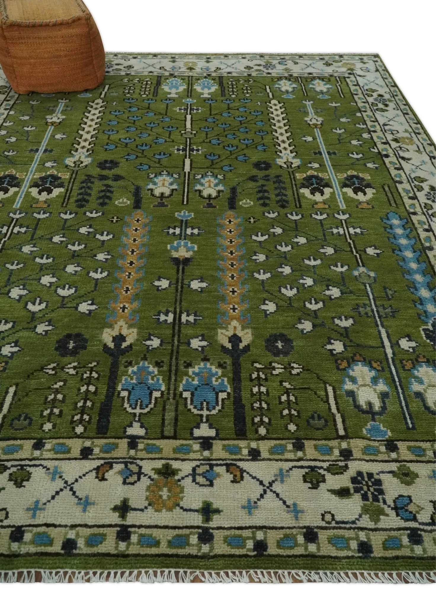 Ready to Ship Hand Knotted Green and Ivory Traditional Wool Area Rug - Image 7