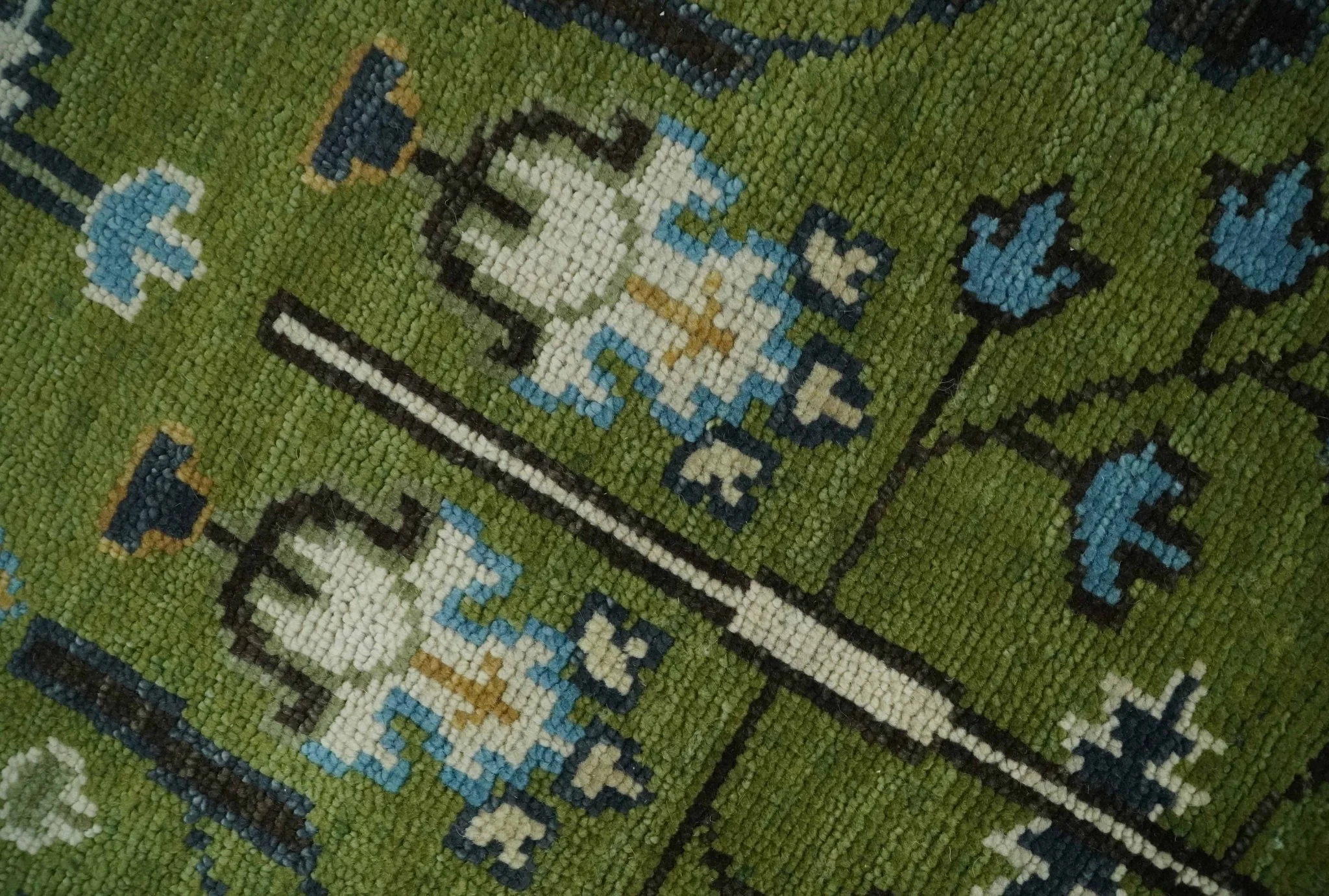 Ready to Ship Hand Knotted Green and Ivory Traditional Wool Area Rug - Image 8