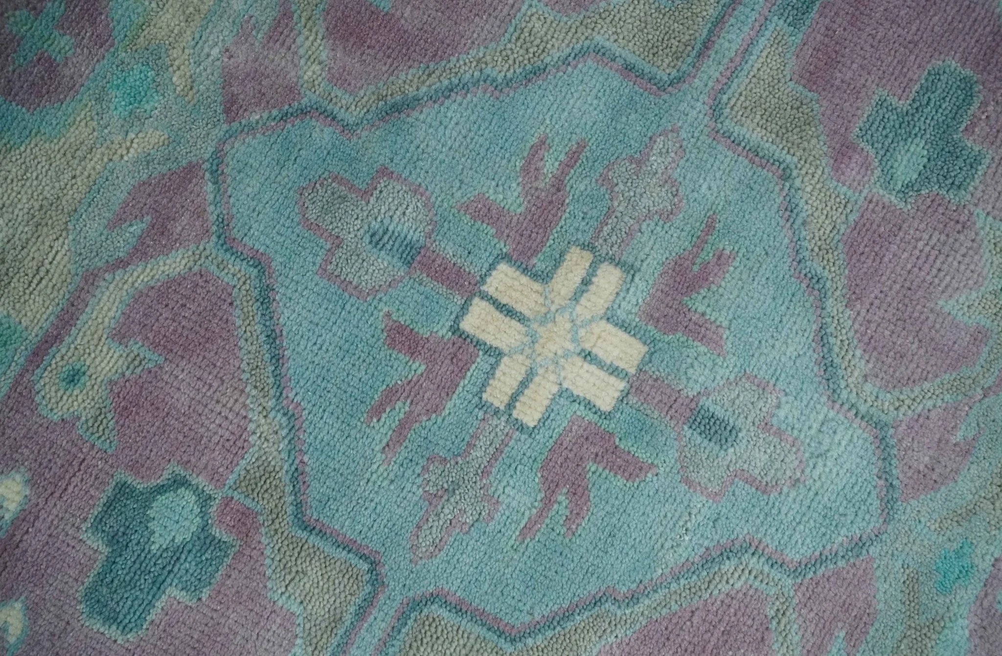 8x10 Hand Knotted Heriz Serapi Aqua, Pink and Ivory Floral Area Rug | TRDCP1369810 - Image 4