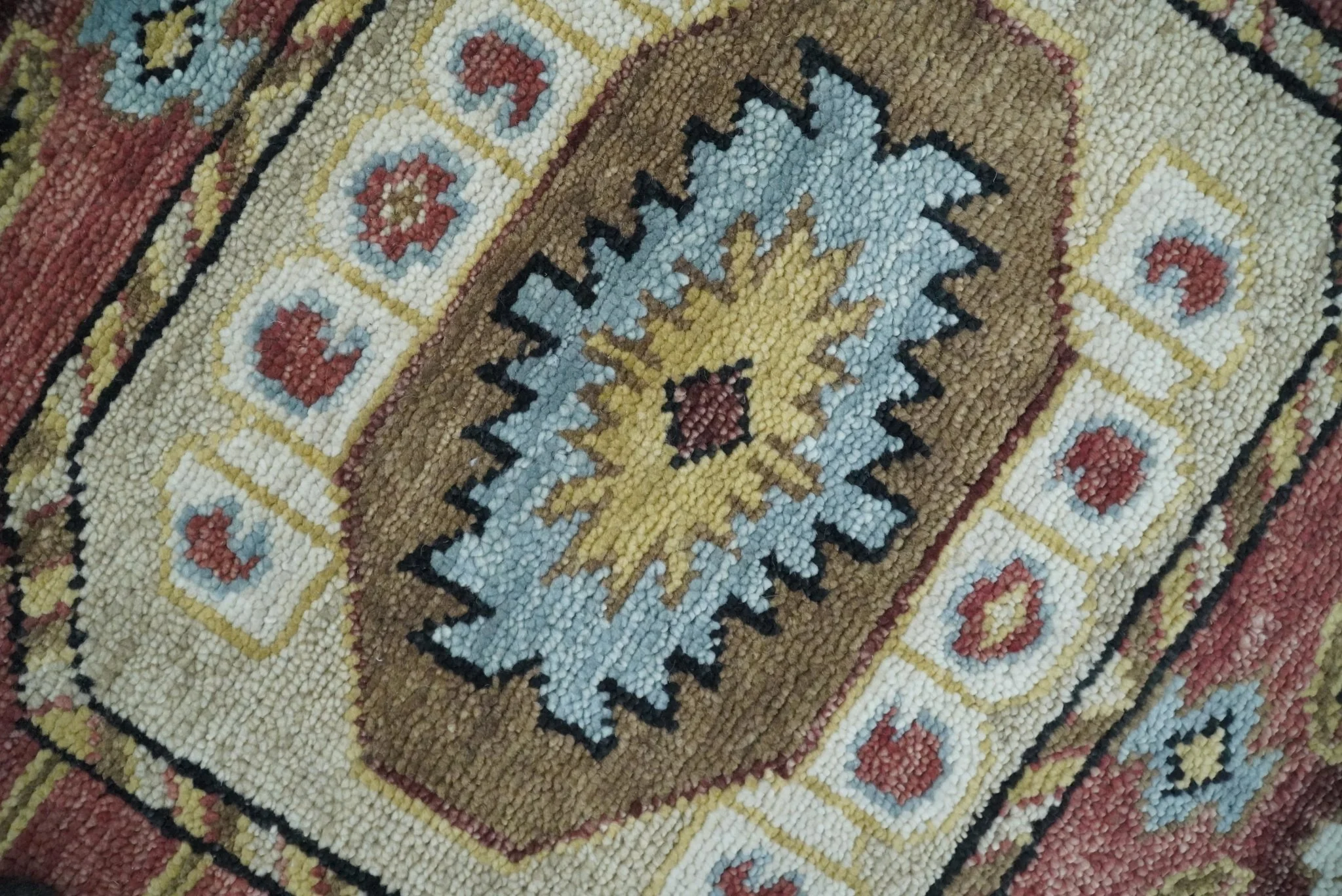 8x10 Hand Knotted Ivory, Black and Rust Traditional Heriz Serapi Antique Wool Rug | TRDCP753 - Image 4