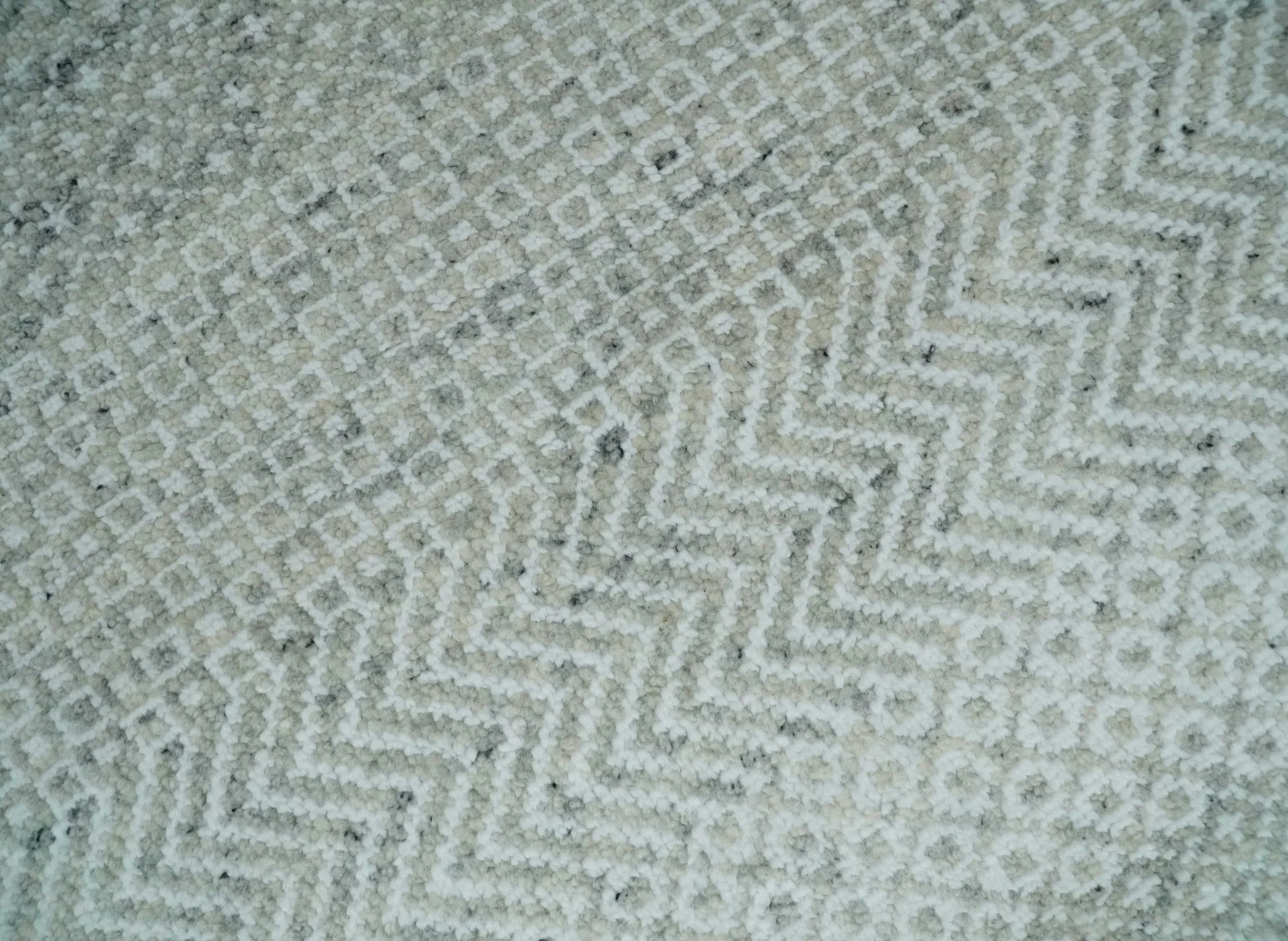 Hand Knotted Silver, Ivory and Gray 8x10 Modern Geometric Trellis Scandinavian Wool Area Rug | TRDCP945810 - Image 4