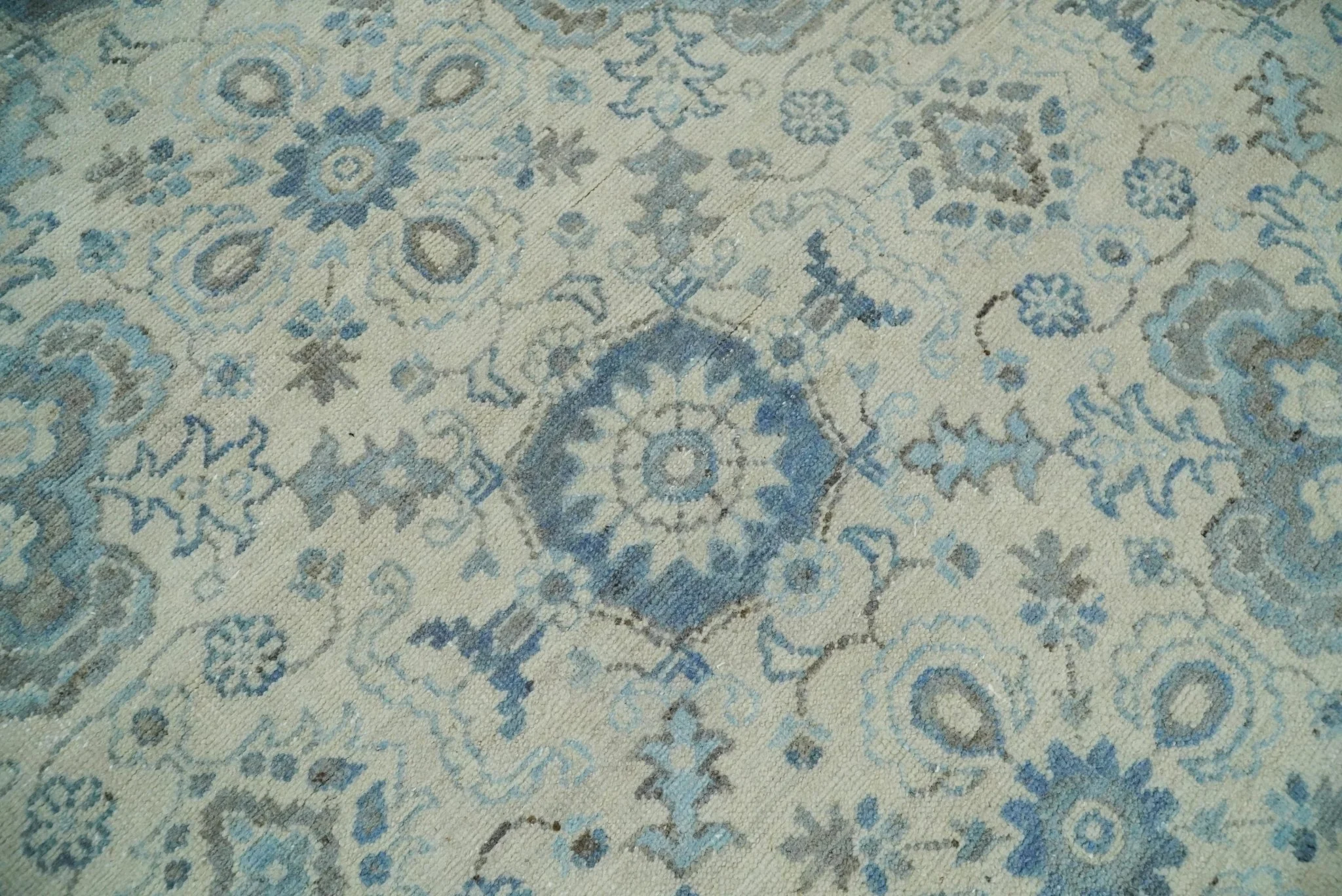 Vintage 8x10 Hand Knotted Traditional Ivory and Blue Oxidized Textured Low Pile Wool Rug | TRD1650810 - Image 4
