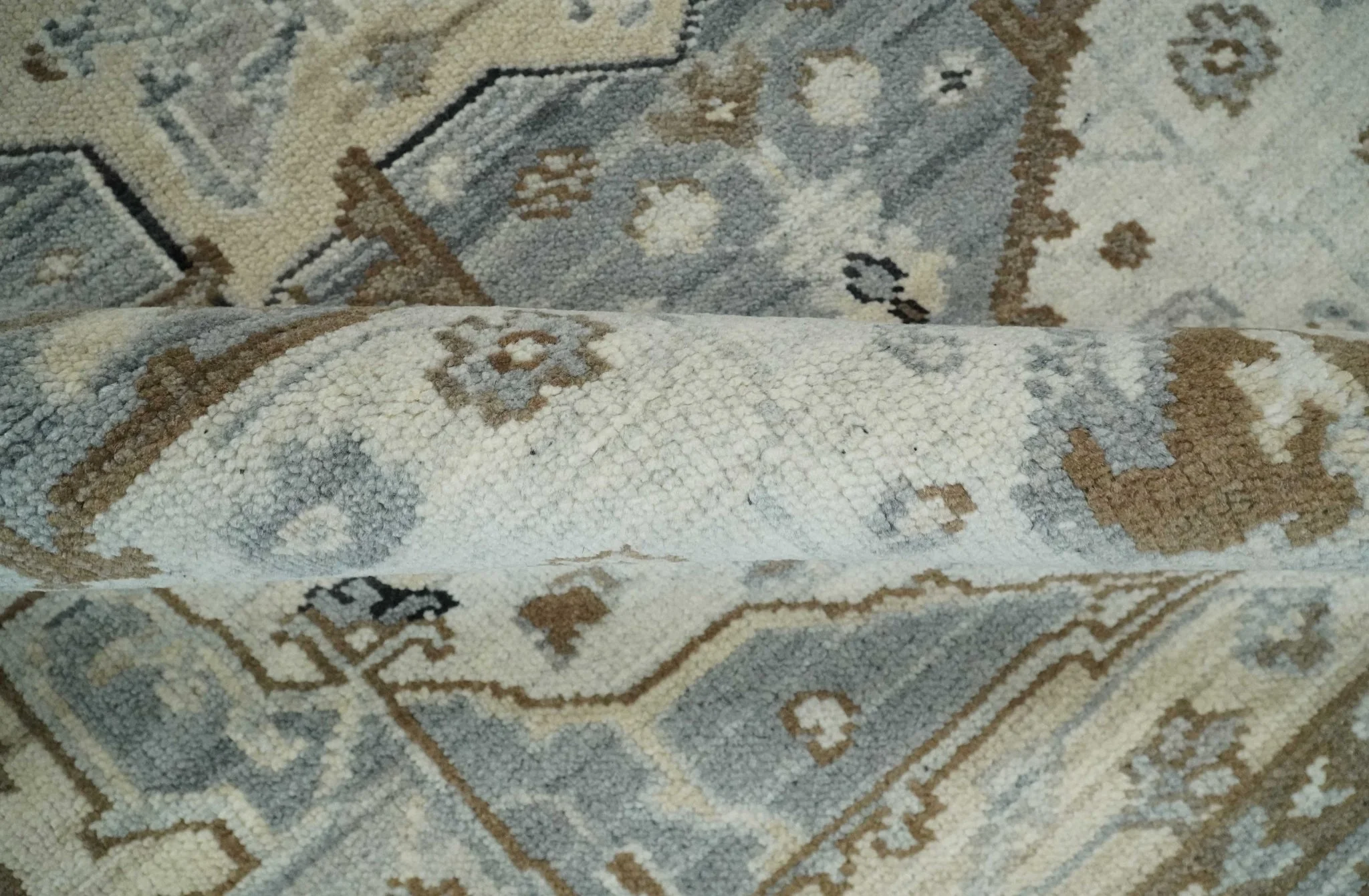 8x10 Ivory, Beige and Silver Traditional Hand Knotted Wool Area Rug - Image 6