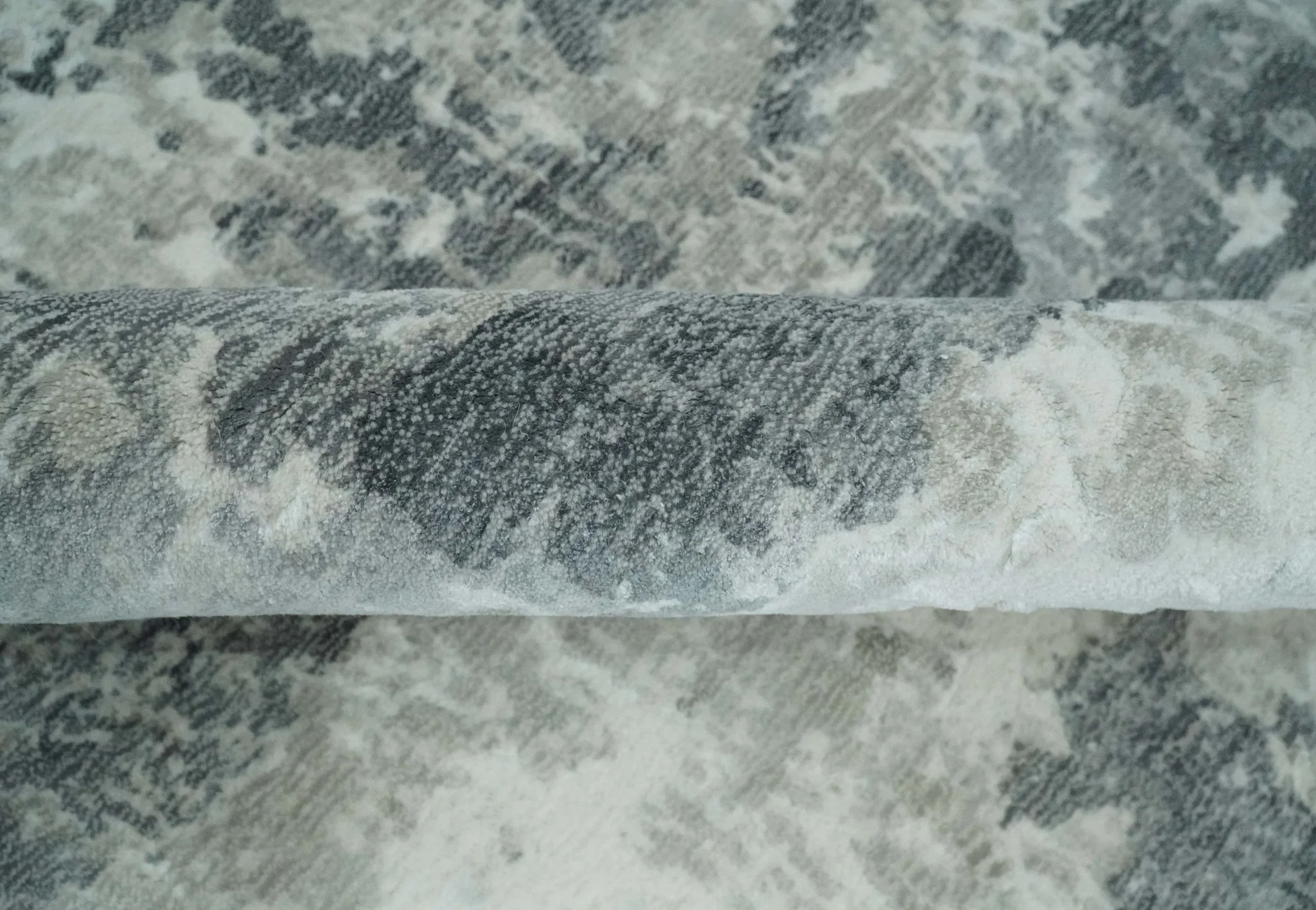 8x10 Ivory, Silver and Charcoal Modern Abstract Hand Loomed Blended wool and Art silk Area Rug - Image 6