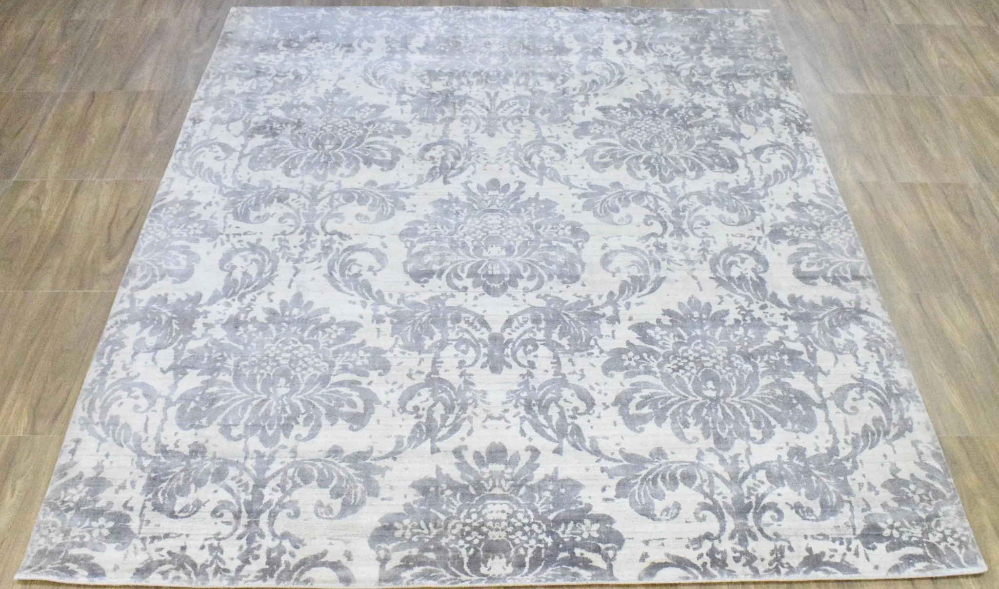 Floral 8x10 Handmade Art Silk Area Rug, Made with screen printing technique - Image 4