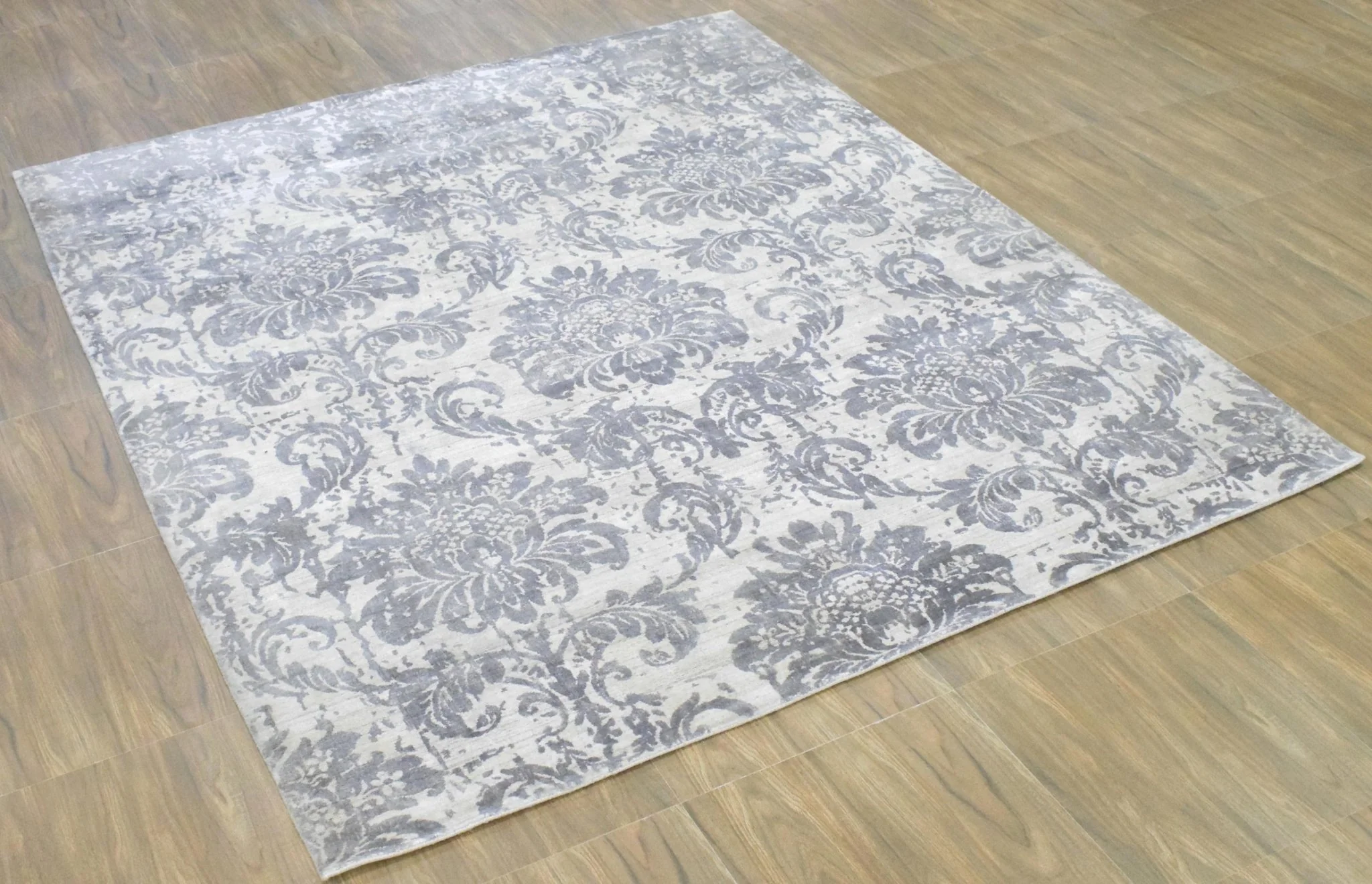 Floral 8x10 Handmade Art Silk Area Rug, Made with screen printing technique - Image 5