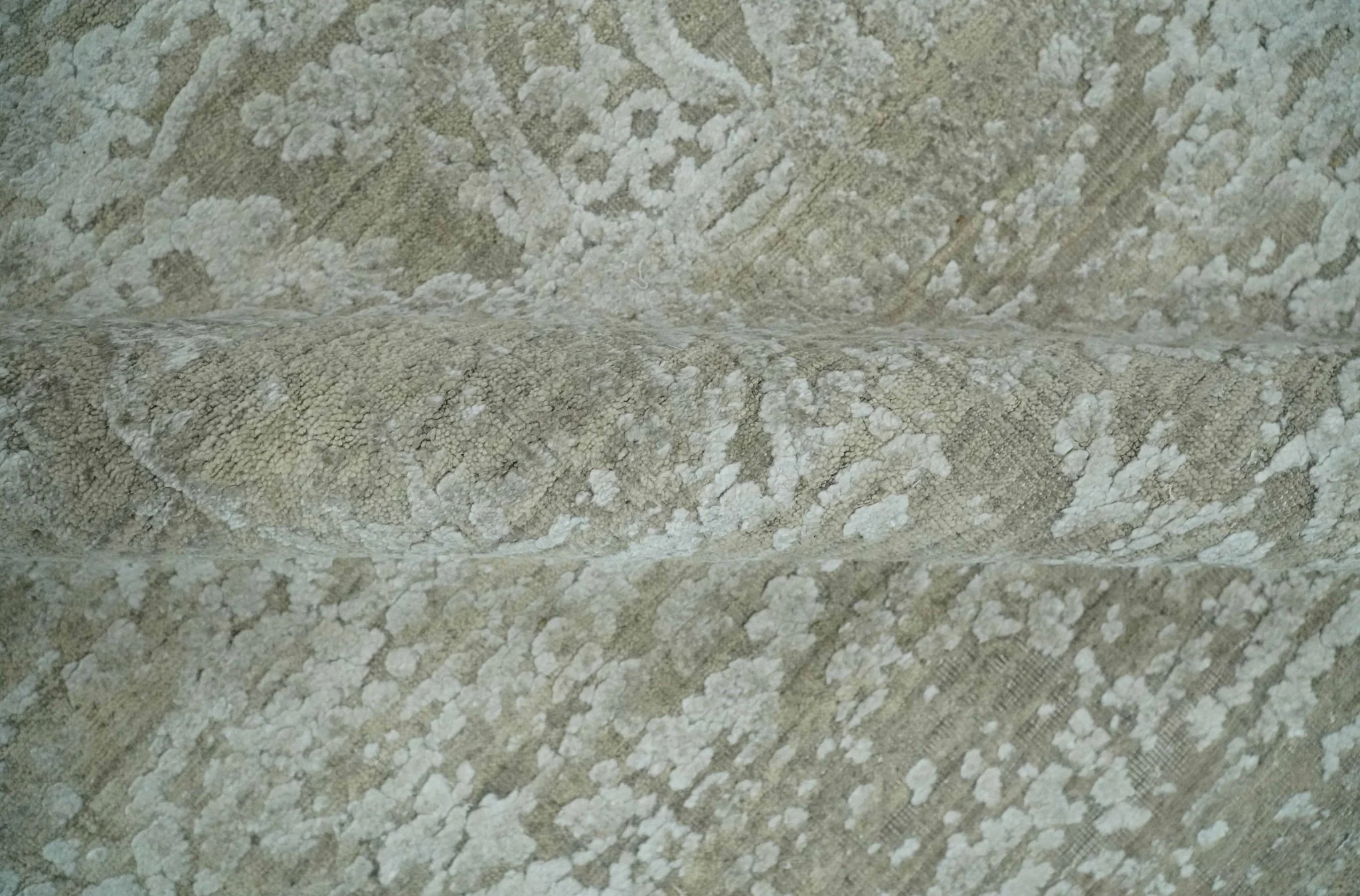 Premium Distressed 8x10 Silver and Beige Hand Knotted Bamboo Silk Area Rug - Image 6