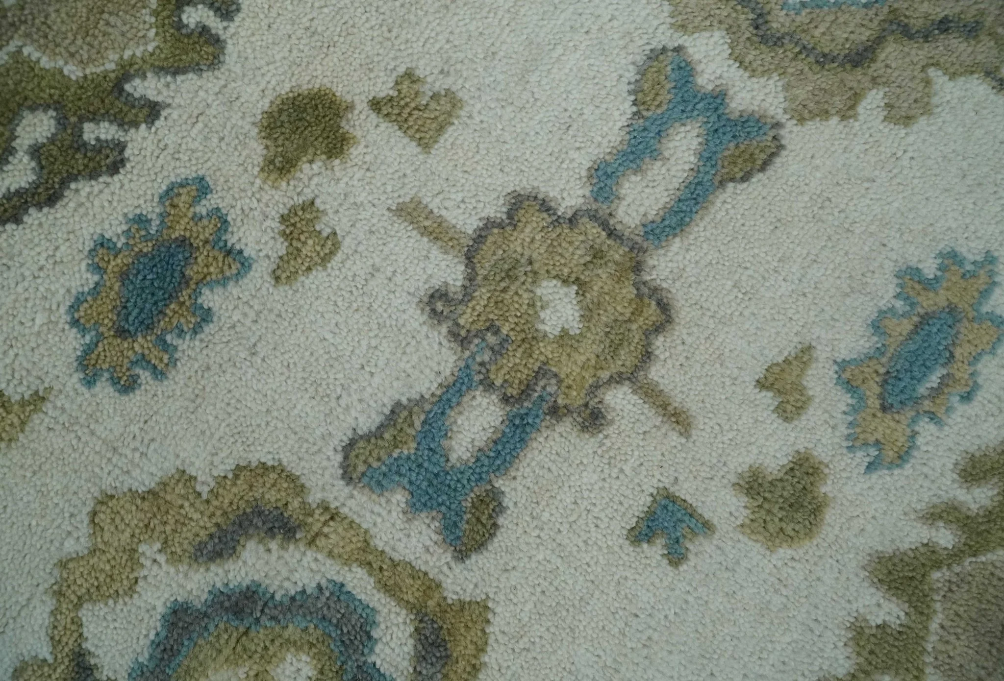 8x10 Traditional Ivory and Charcoal Hand knotted Oushak Wool Area Rug - Image 4
