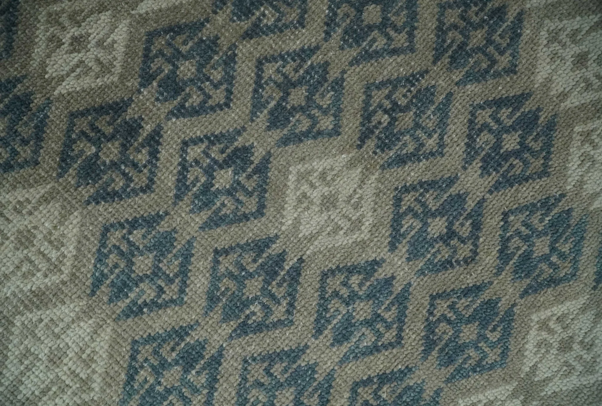 8x9.9 Gray, Ivory and Beige Honeycomb Traditional Hand Knotted Wool Area Rug - Image 4