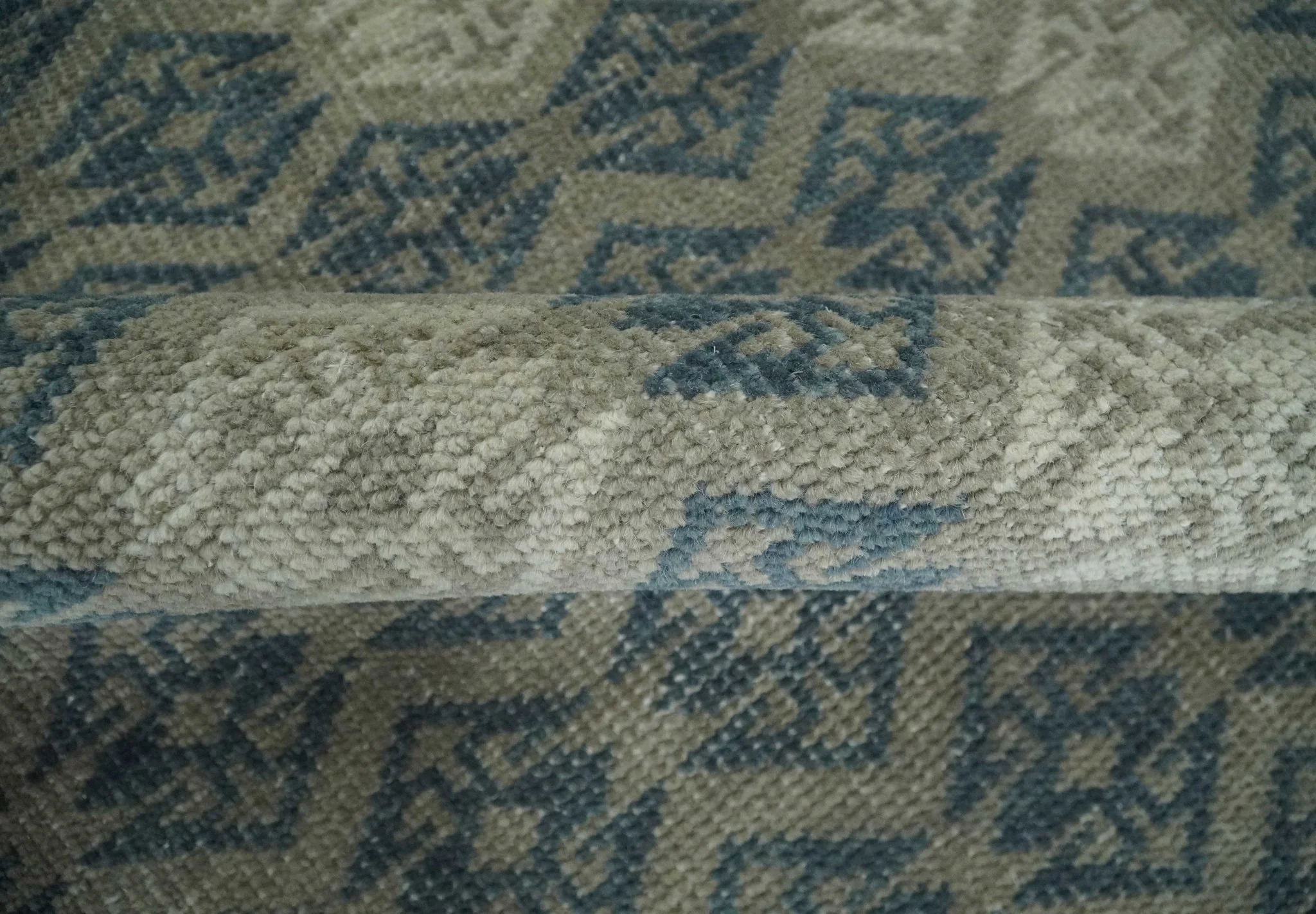 8x9.9 Gray, Ivory and Beige Honeycomb Traditional Hand Knotted Wool Area Rug - Image 7