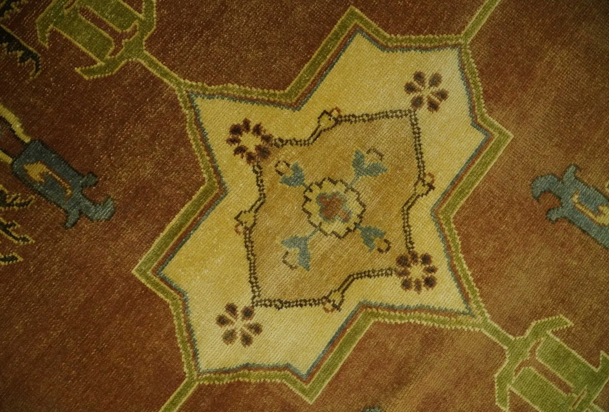8.8x11.9 Rust, Gold and Blue Heriz Traditional Vintage Style Antique Look Hand Knotted Wool Area Rug - Image 4