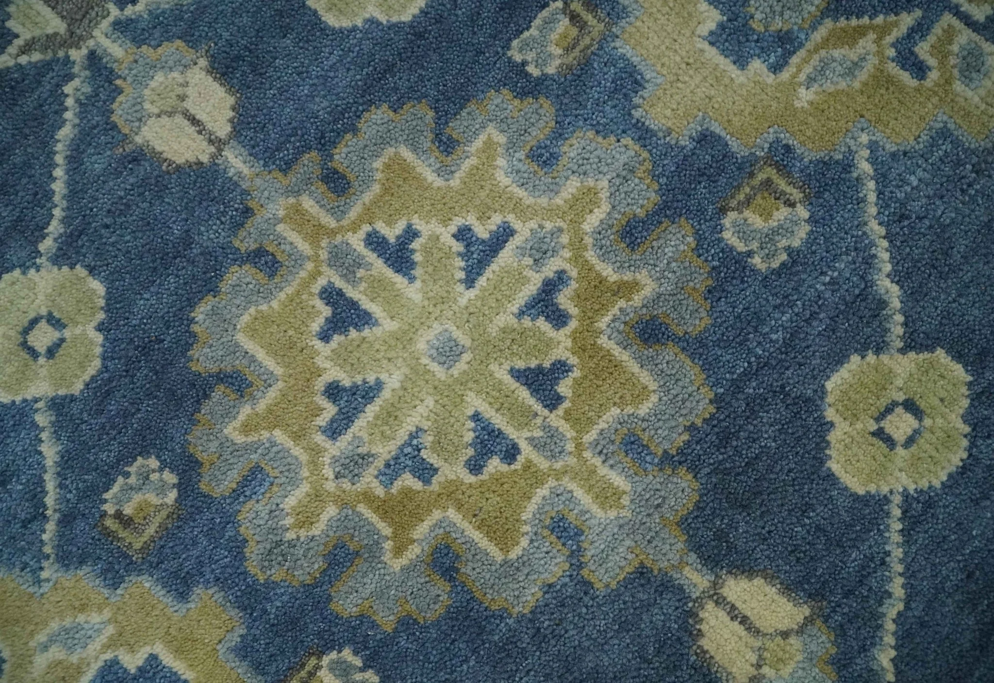 9x12 Hand Knotted Blue and Beige Traditional Oushak Wool Area Rug - Image 4