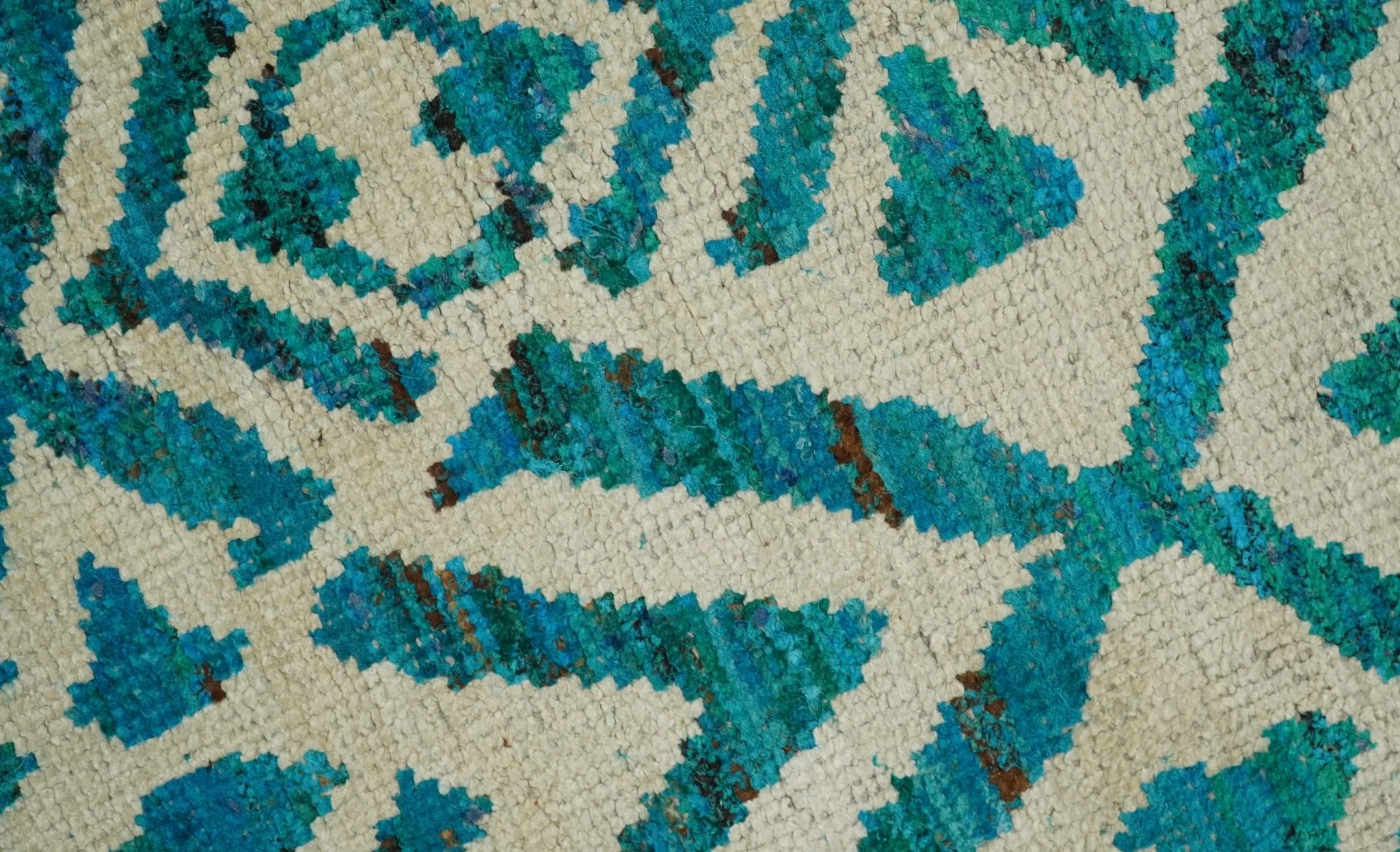 4x6 and 9x12 Hand Knotted Ivory and Blue Modern Contemporary Southwestern Tribal Trellis Recycled Silk Area Rug | OP21 - Image 4