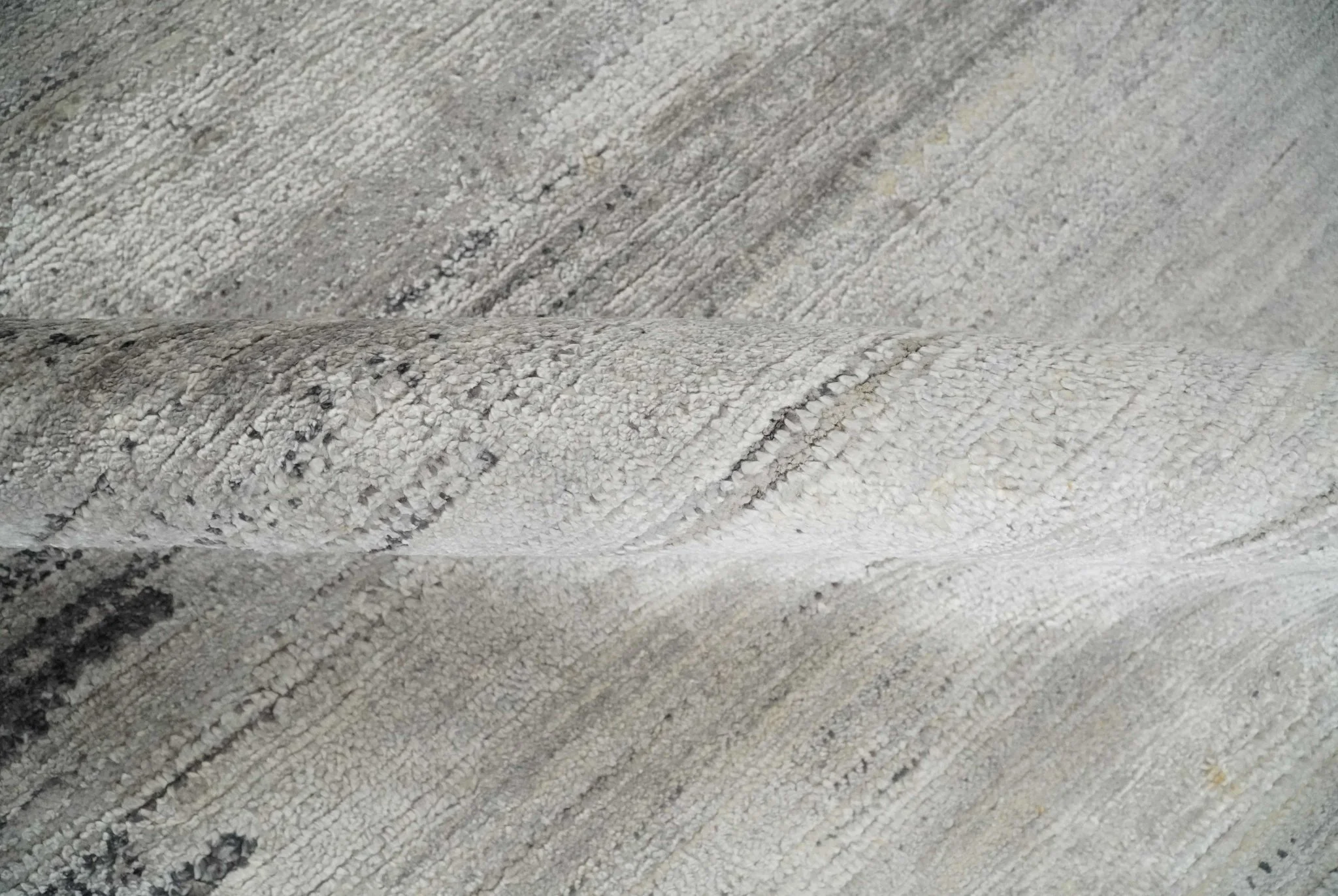 Contemporary Abstract 9x12 Hand Knotted Silver and Charcoal Wool and Bamboo Silk Area Rug - Image 7