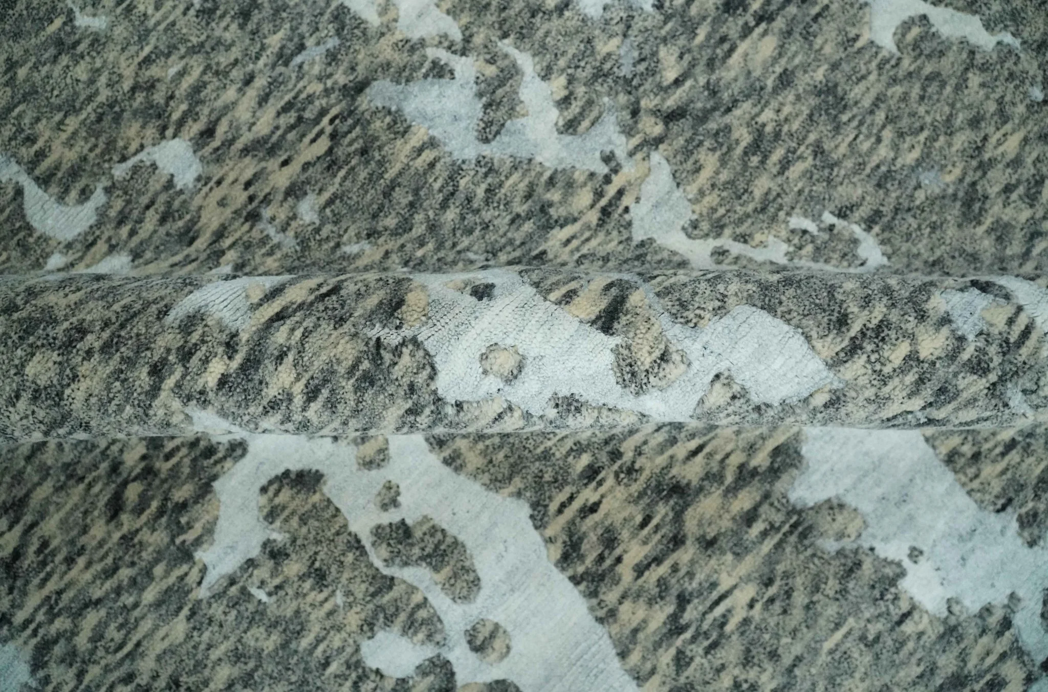 Modern Abstract Charcoal, Beige and Silver Hand Knotted 5.6x8 wool and Bamboo Silk area Rug - Image 7