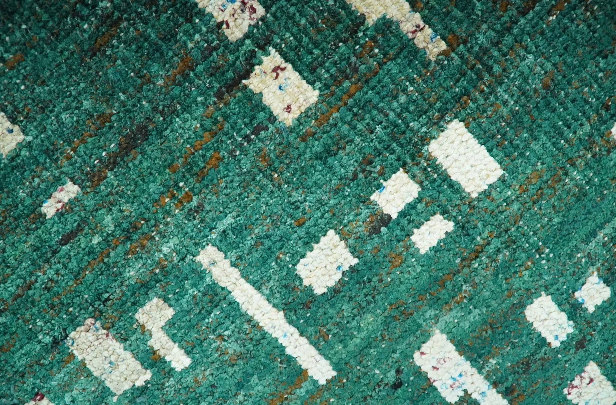 Modern Abstract 5x7.6 Hand Knotted Green and Beige Contemporary Recycled Silk Rug - Image 4