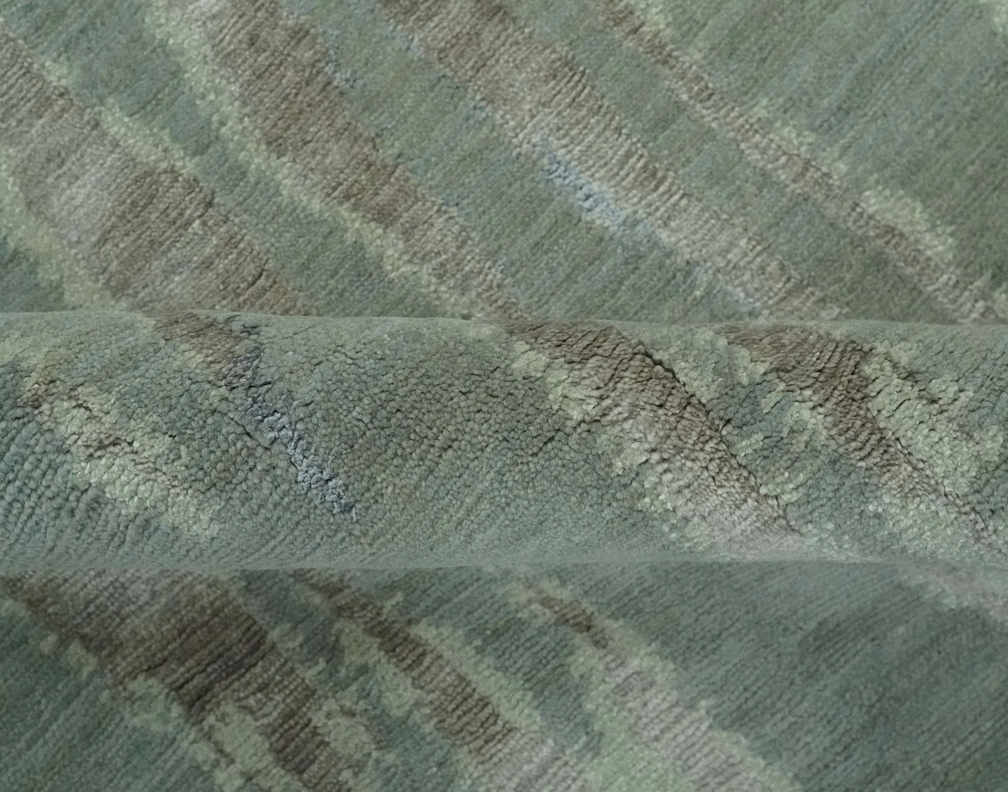 Modern Abstract Light Green, Gray and Silver Hand loom 6x9 wool and Bamboo Silk area Rug - Image 7