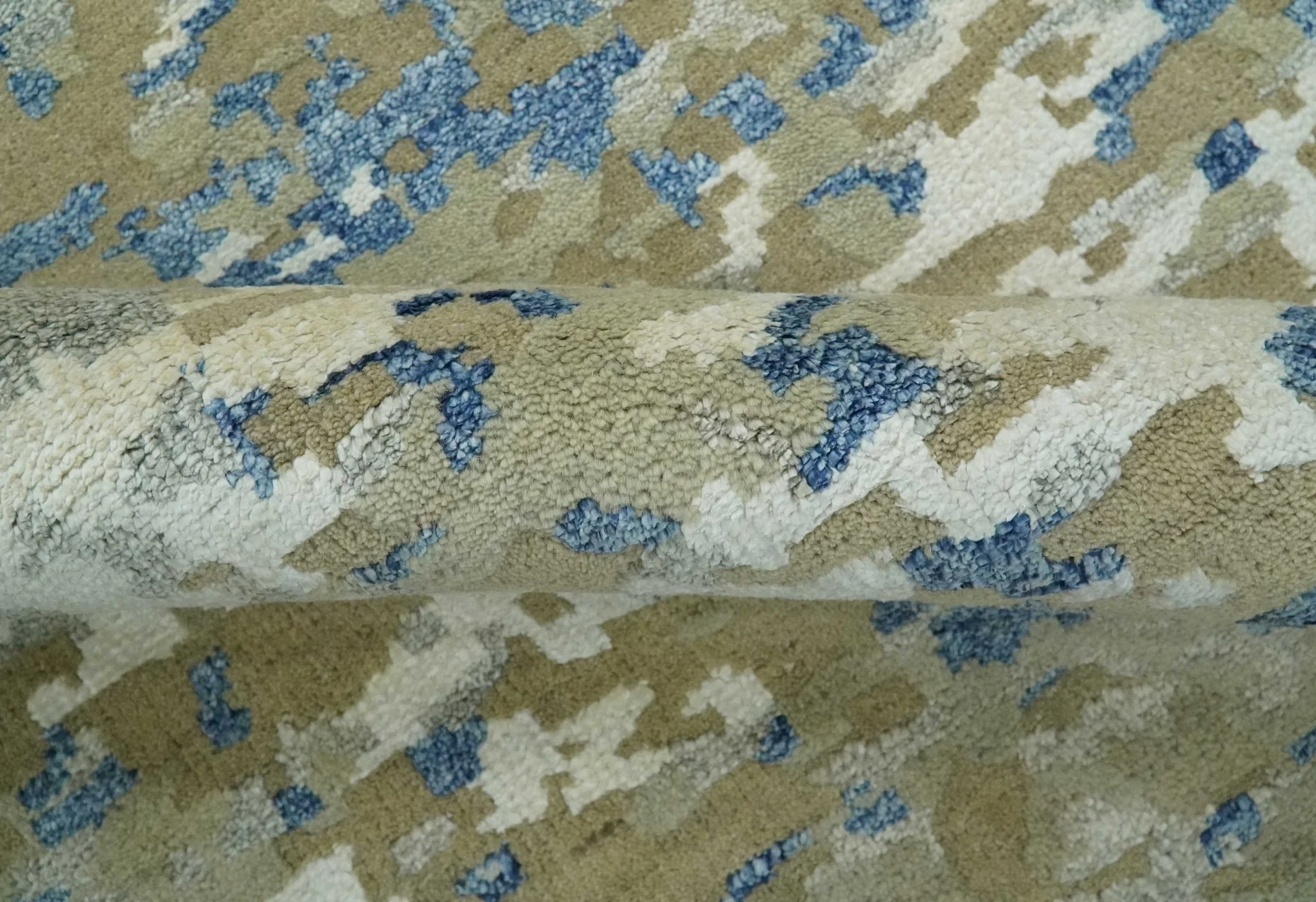 Modern abstract Olive, Ivory, Blue and Silver Hand Knotted 5.6x8 wool Area Rug - Image 6