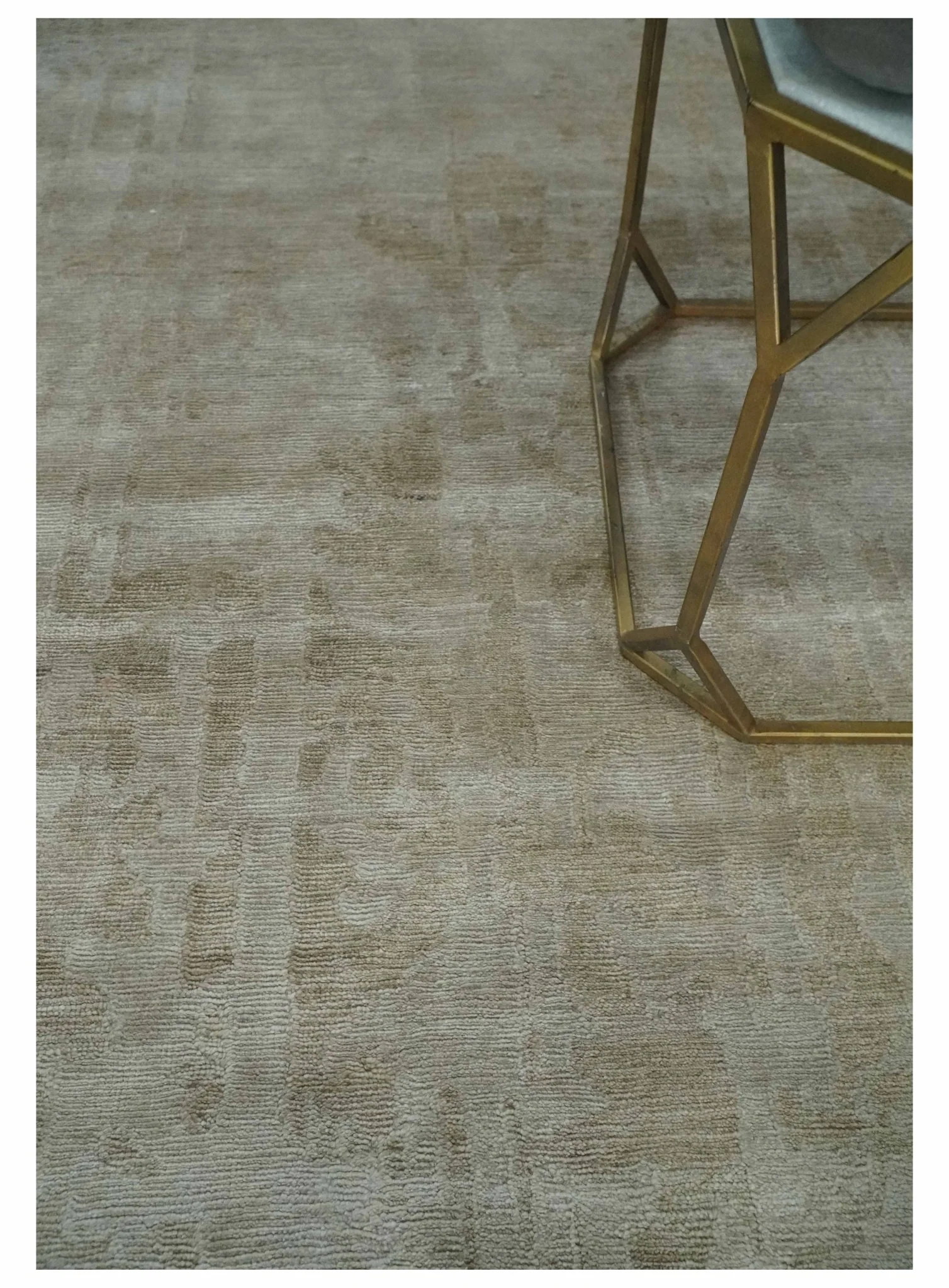 Modern Abstract Silver and Olive Hand knotted 6x9 Bamboo Silk Area Rug - Image 3