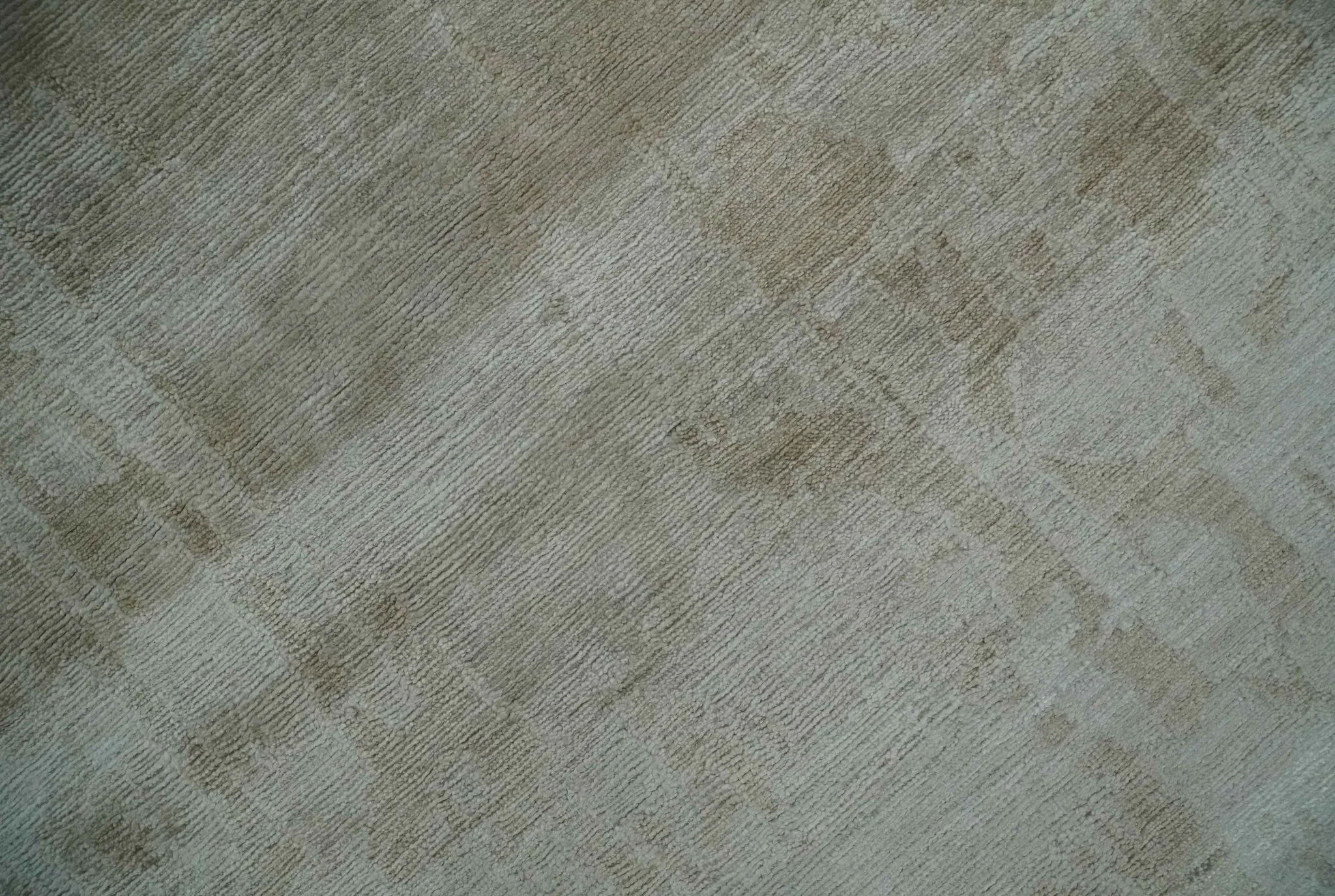 Modern Abstract Silver and Olive Hand knotted 6x9 Bamboo Silk Area Rug - Image 5