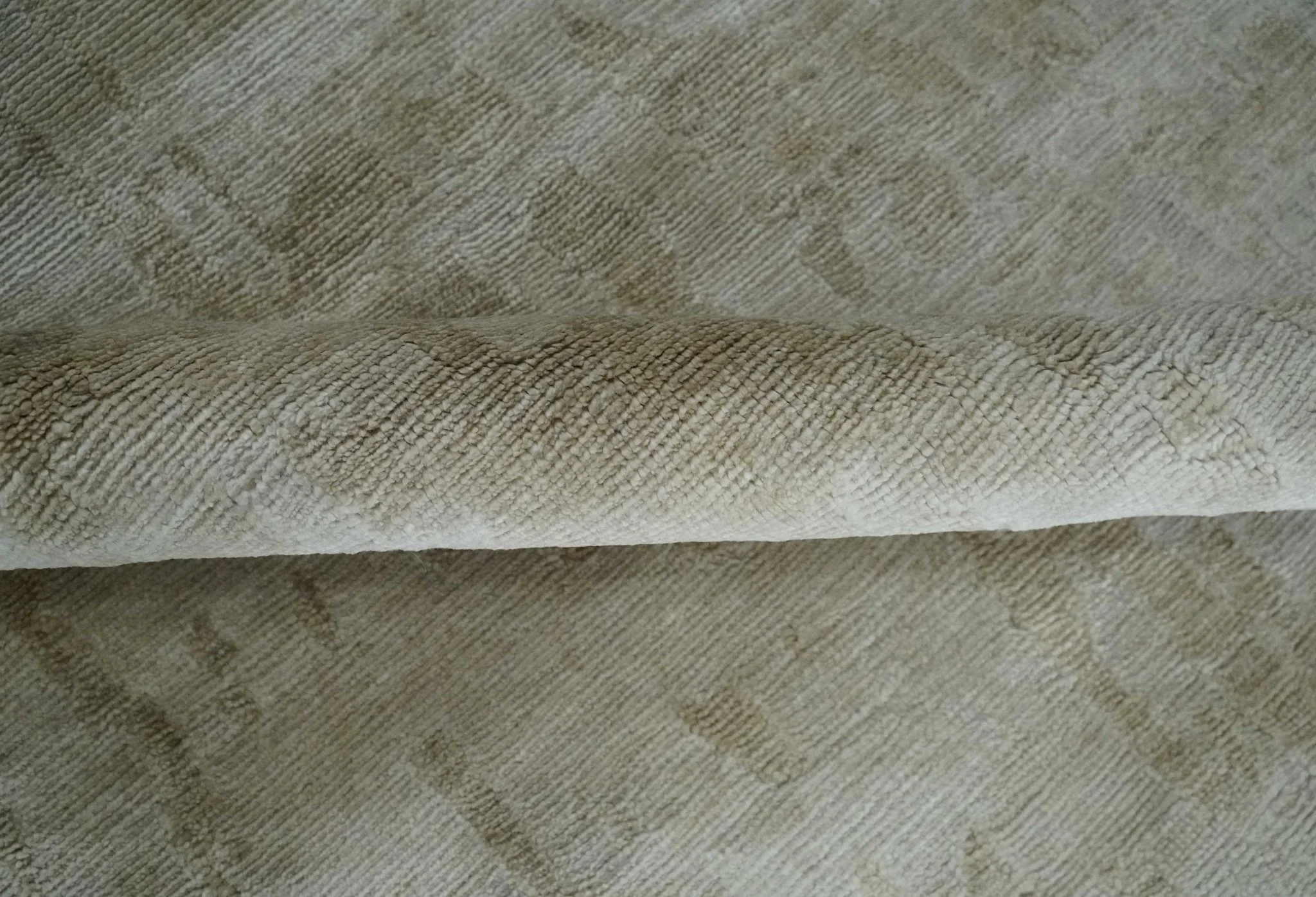 Modern Abstract Silver and Olive Hand knotted 6x9 Bamboo Silk Area Rug - Image 7