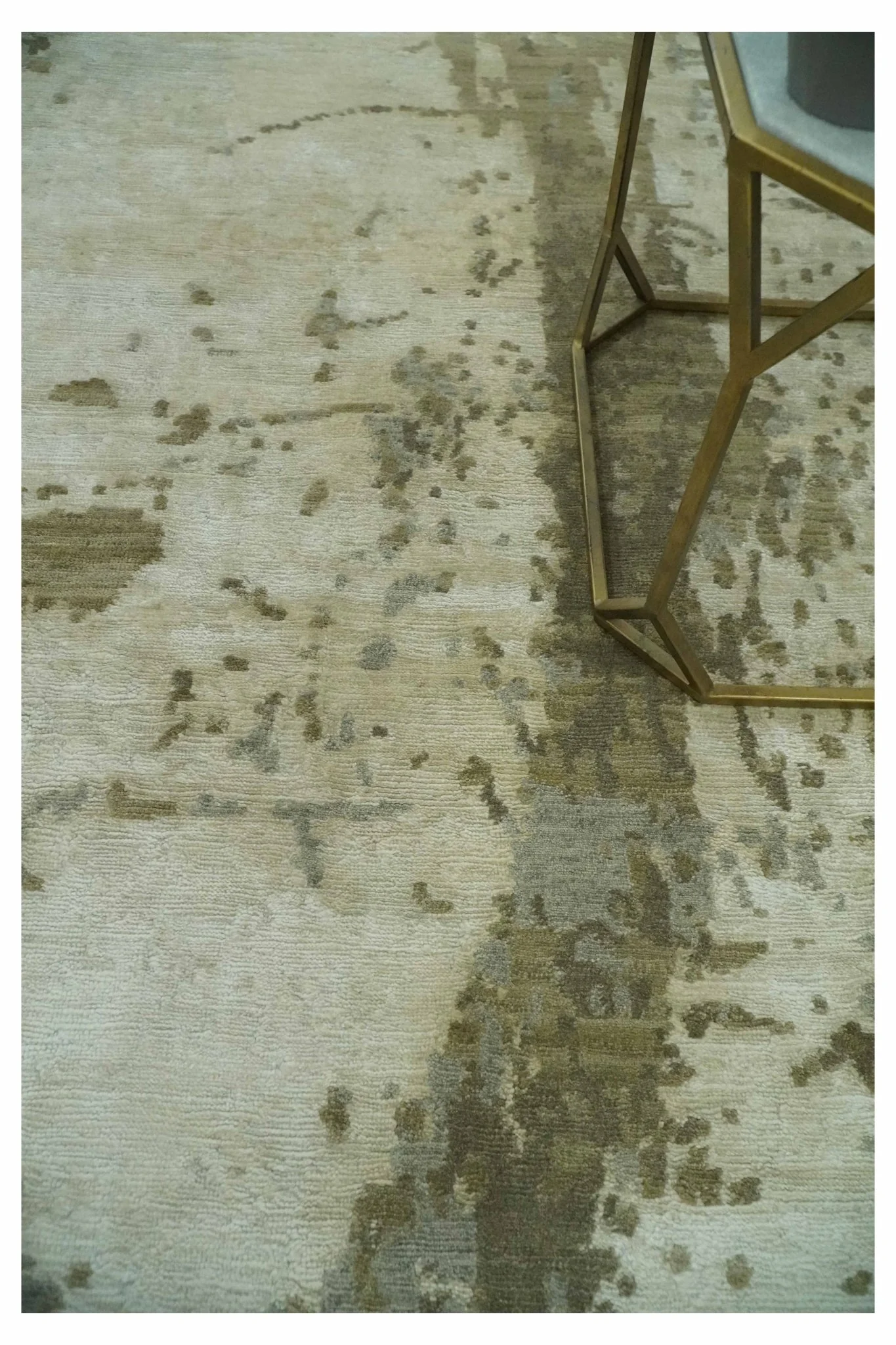 Modern Abstract Silver, Olive and Gray Hand loom 6x9 wool and Viscose Area Rug - Image 2