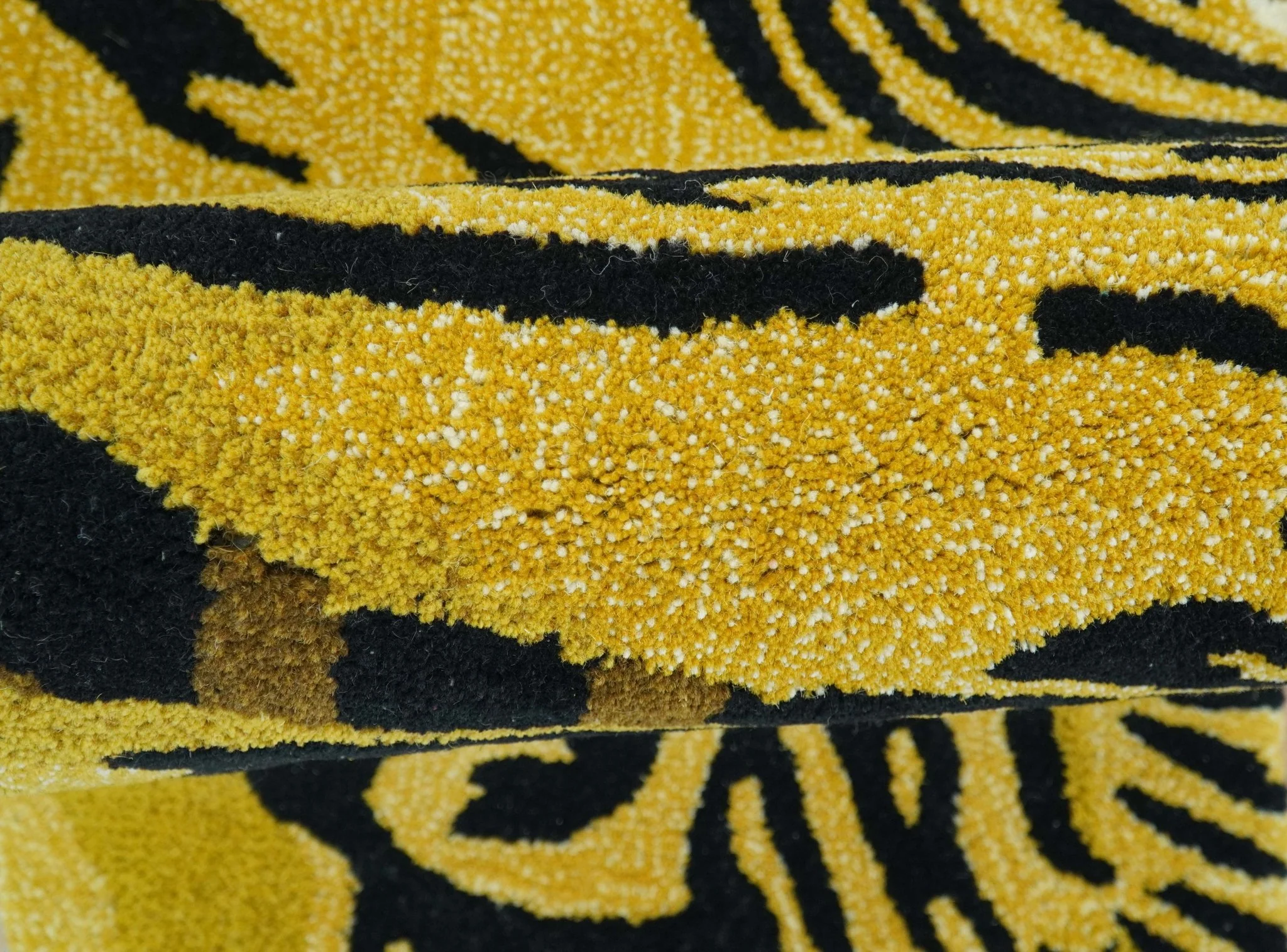 Animal Gold Tiger 3x5 Hand Tufted Wool Area Rug - Image 5