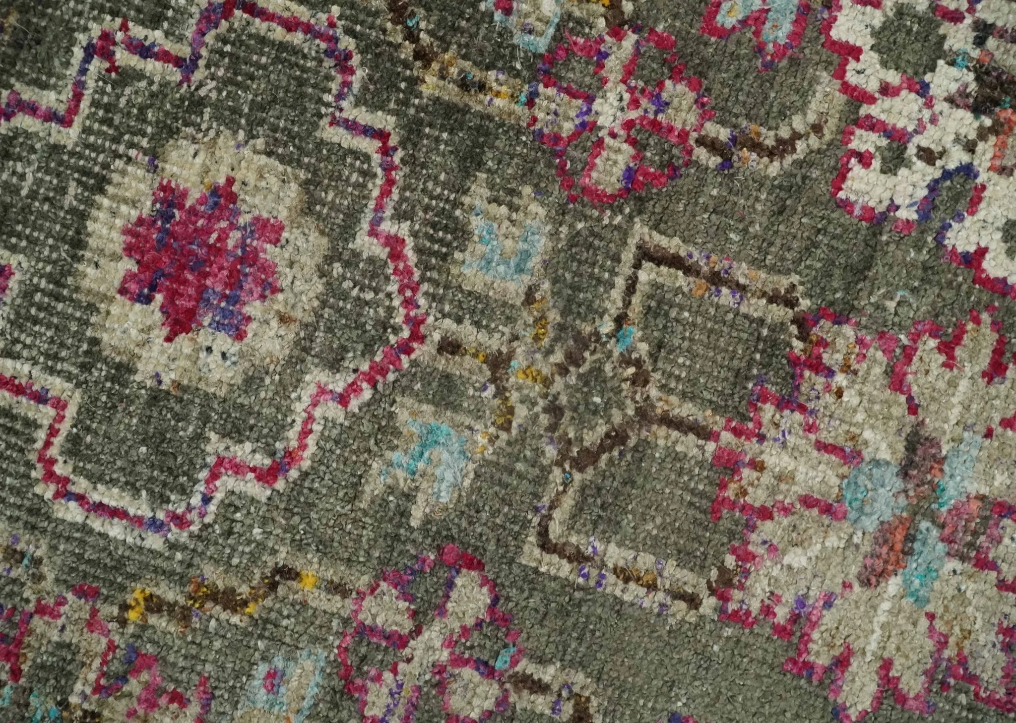 Antique Moss Green 5x8 Hand Knotted Beige and Pink Persian made of Bamboo Silk Area Rug | OP70 - Image 2