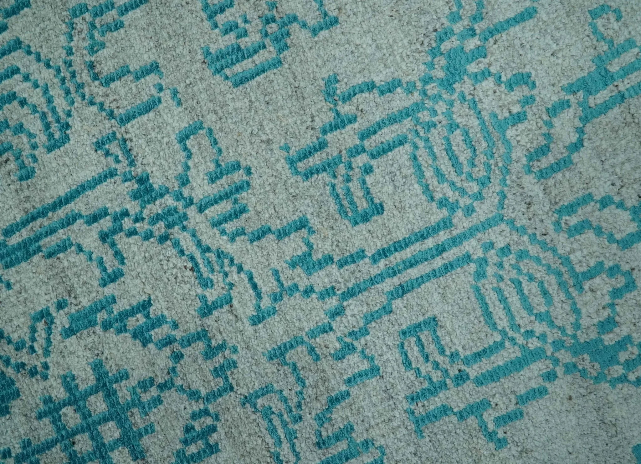 Antique design 6.5x10 Silver and Blue Traditional Hand Knotted wool Area Rug - Image 4