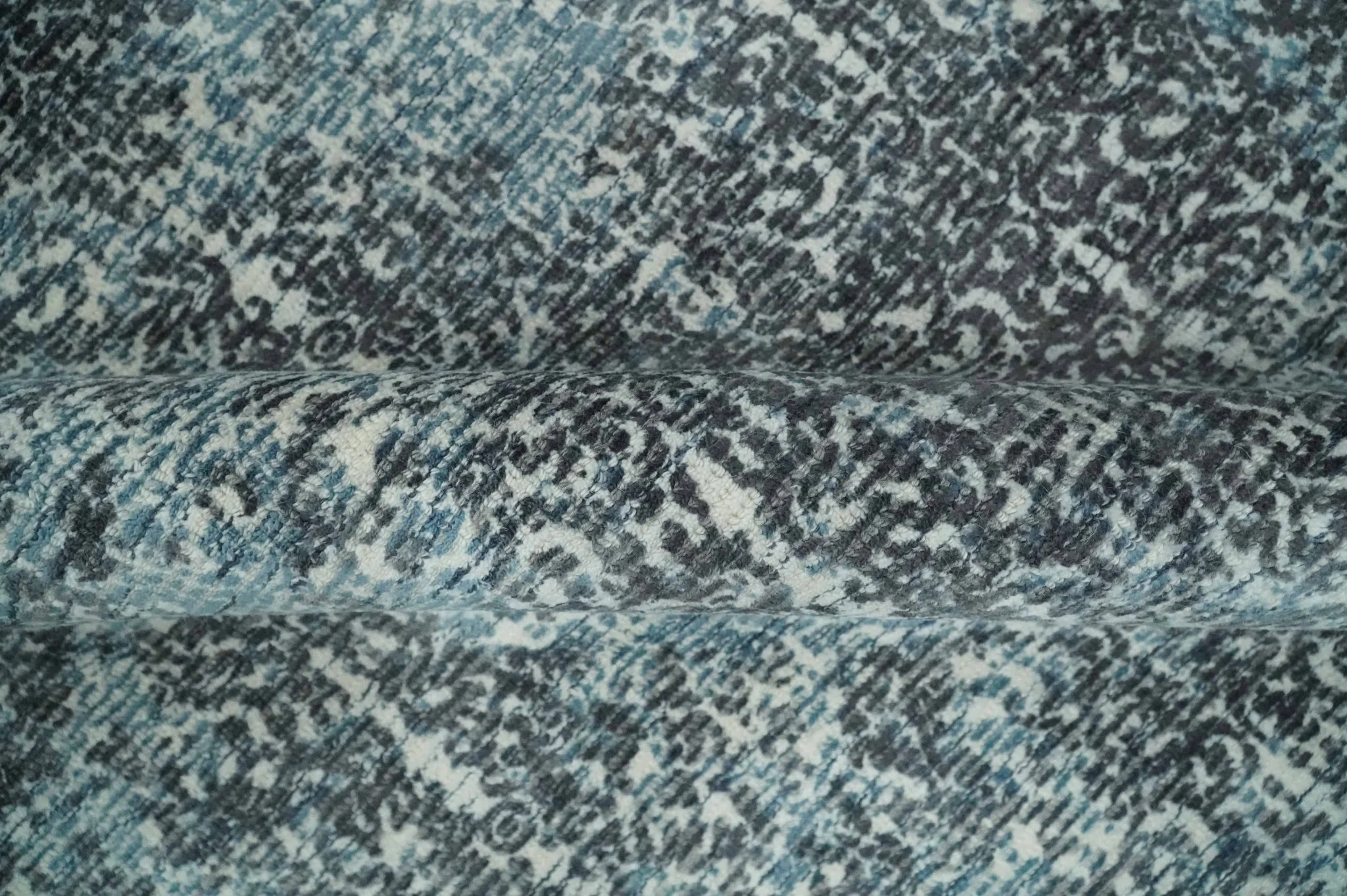 Premium look antique Design Teal, Charcoal and Ivory 5x8 Hand loom wool and Viscose Area Rug - Image 8