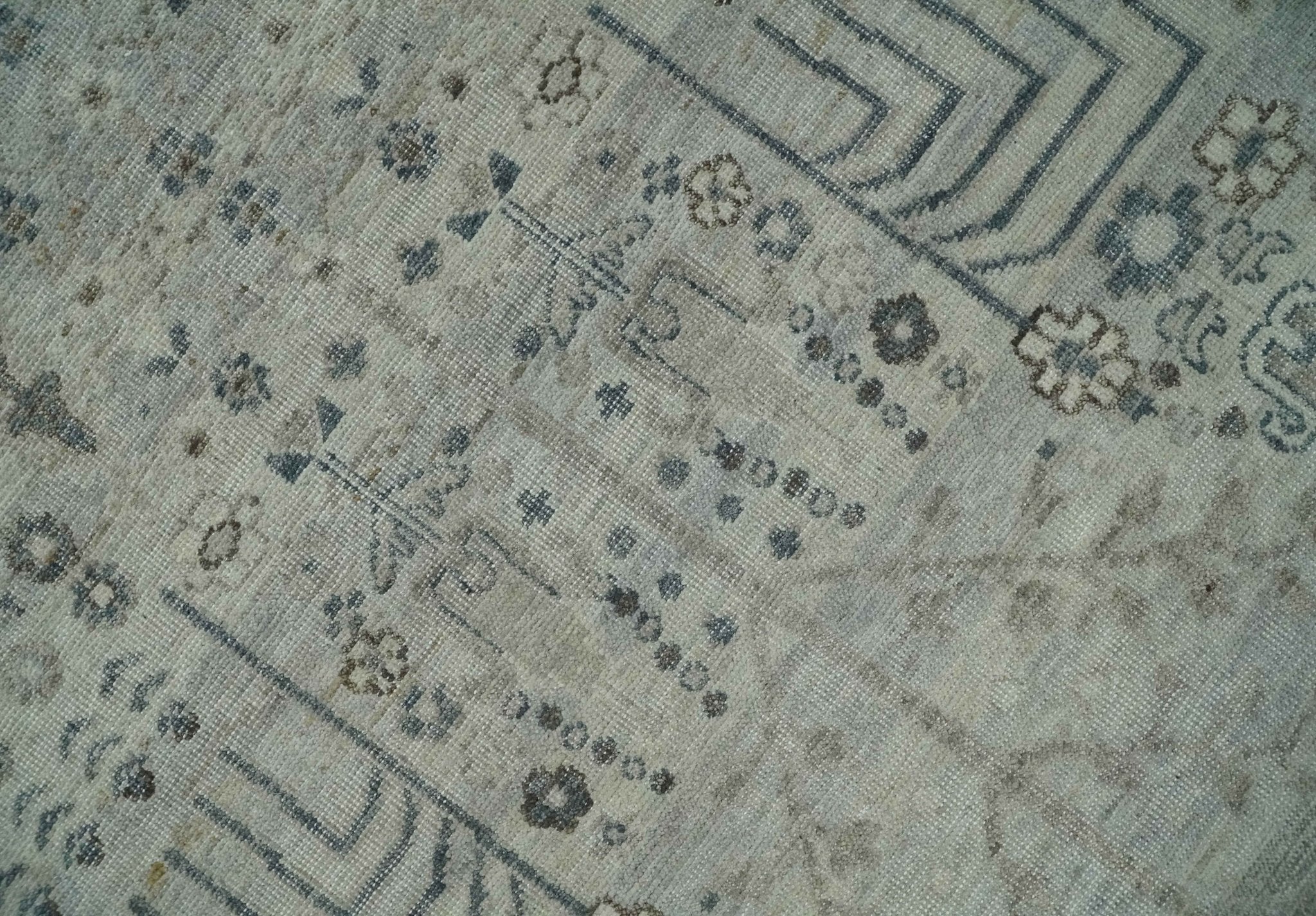Tree of life Antique Distressed Finished Gray and Silver Low Pile Multi Size wool Area Rug - Image 4
