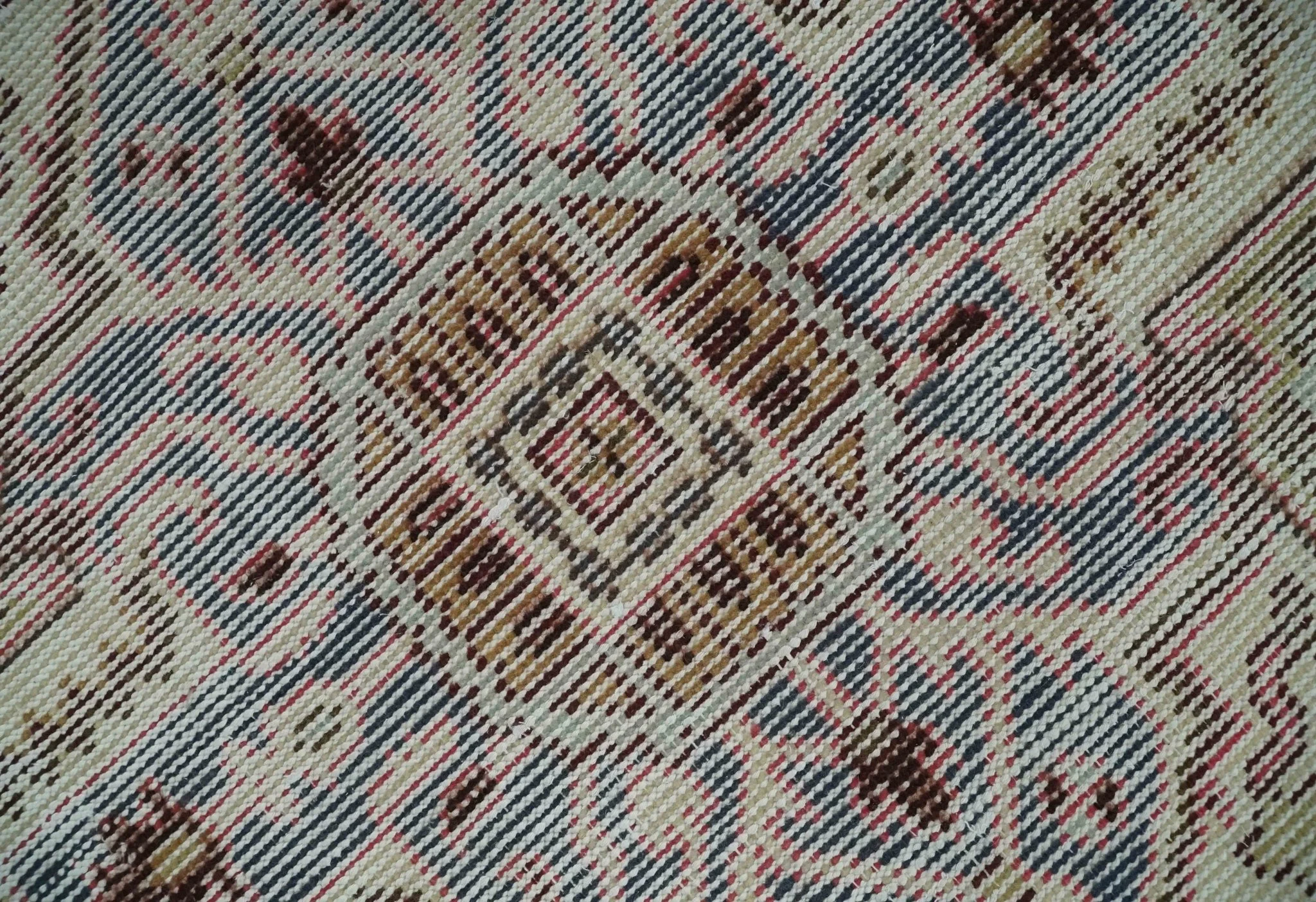 8x10 Distressed Low Pile Hand knotted Beige, Peach and Silver Wool Area Rug - Image 4