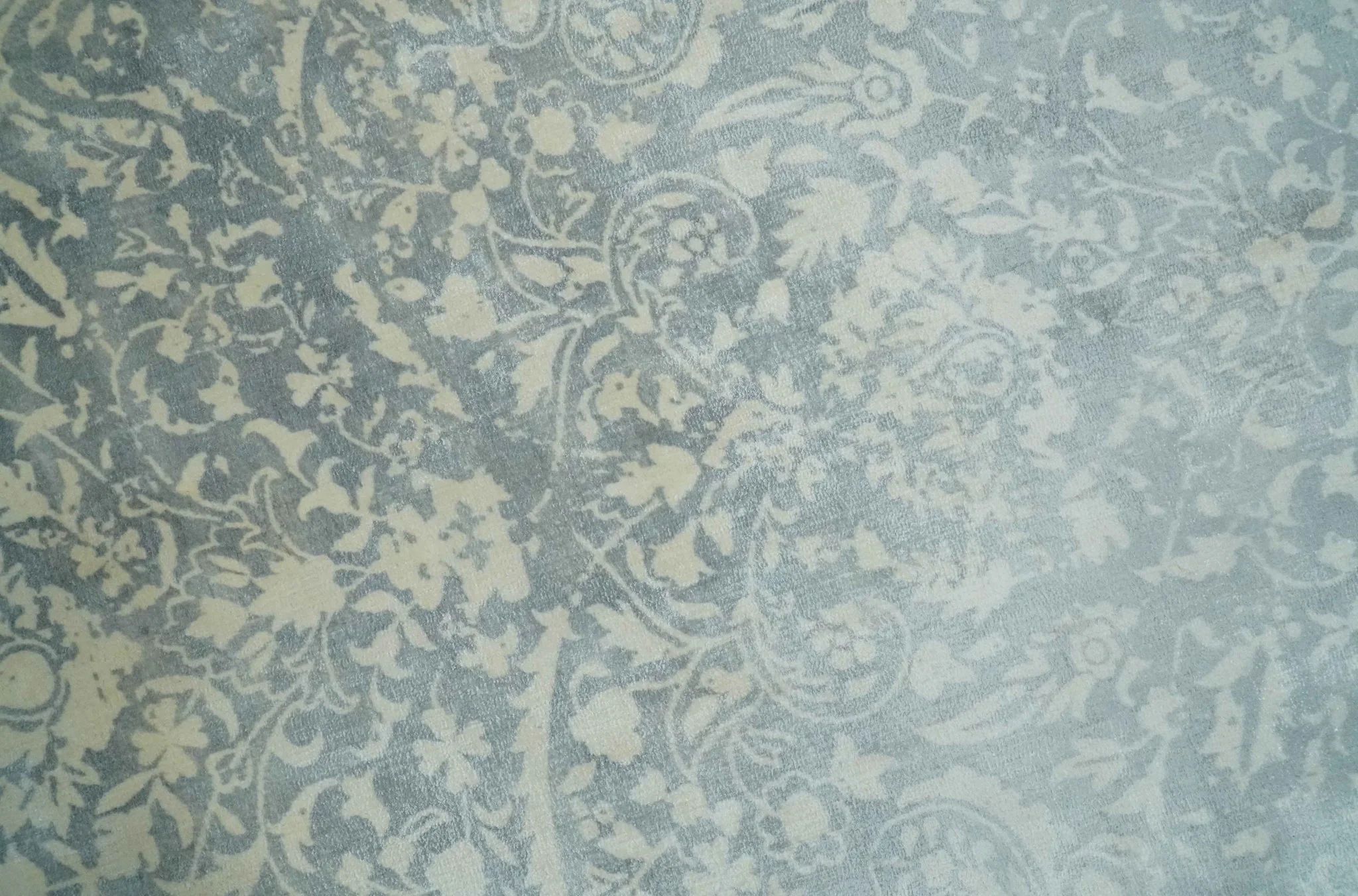 Premium Style Traditional Large Design Gray, Silver and Beige 5.6x7.9 Viscose Area Rug - Image 4