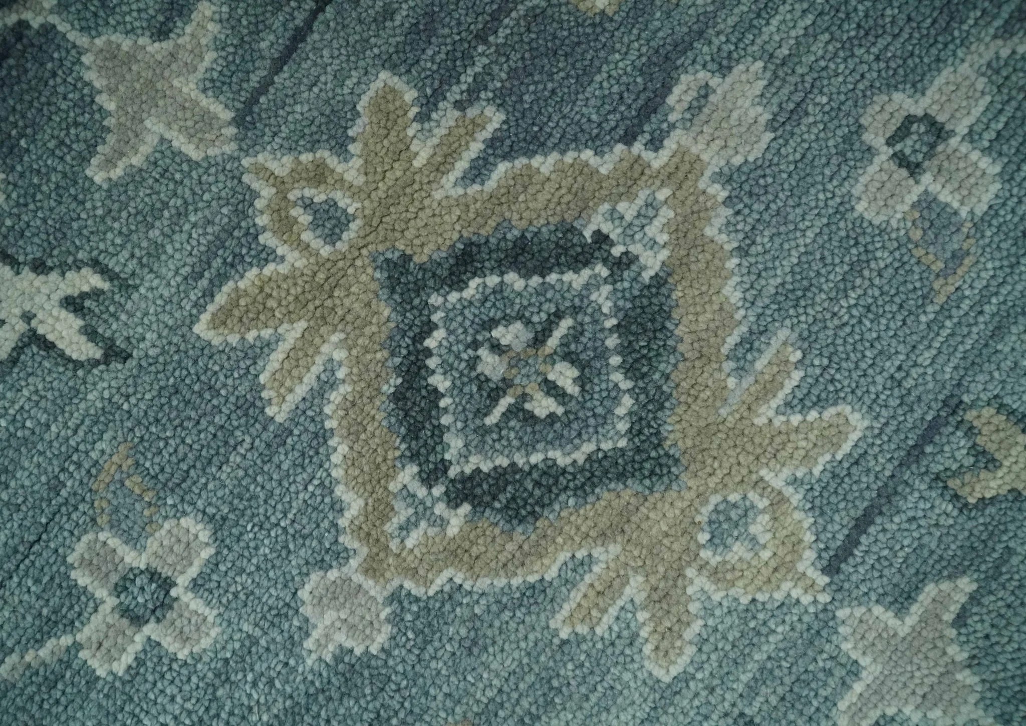 Antique Hand Knotted Oushak Gray and Silver Traditional wool Area Rug - Image 4