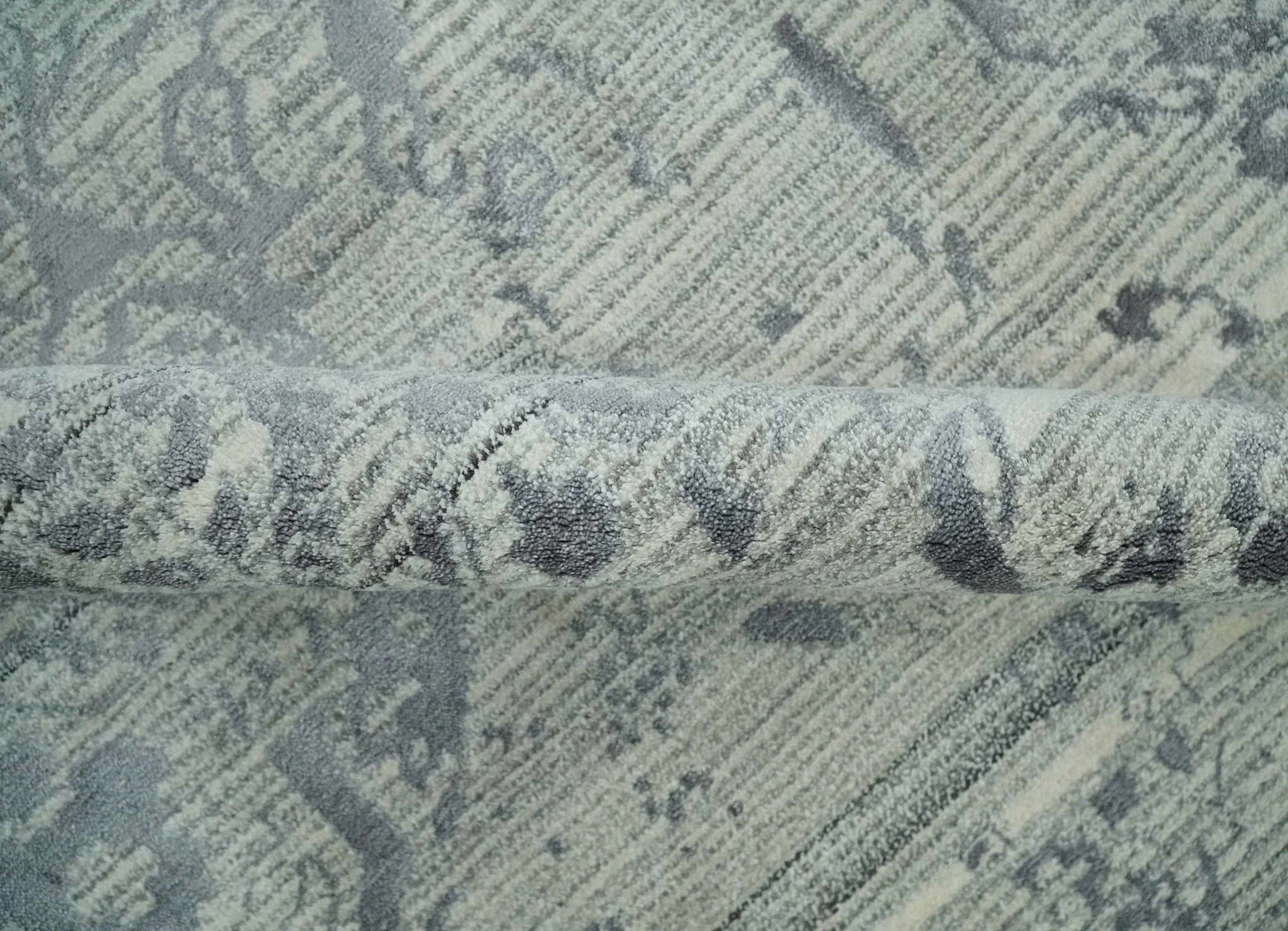 Antique Style transitional 8x11 Beige and Charcoal hand knotted Wool and art silk Area Rug - Image 7