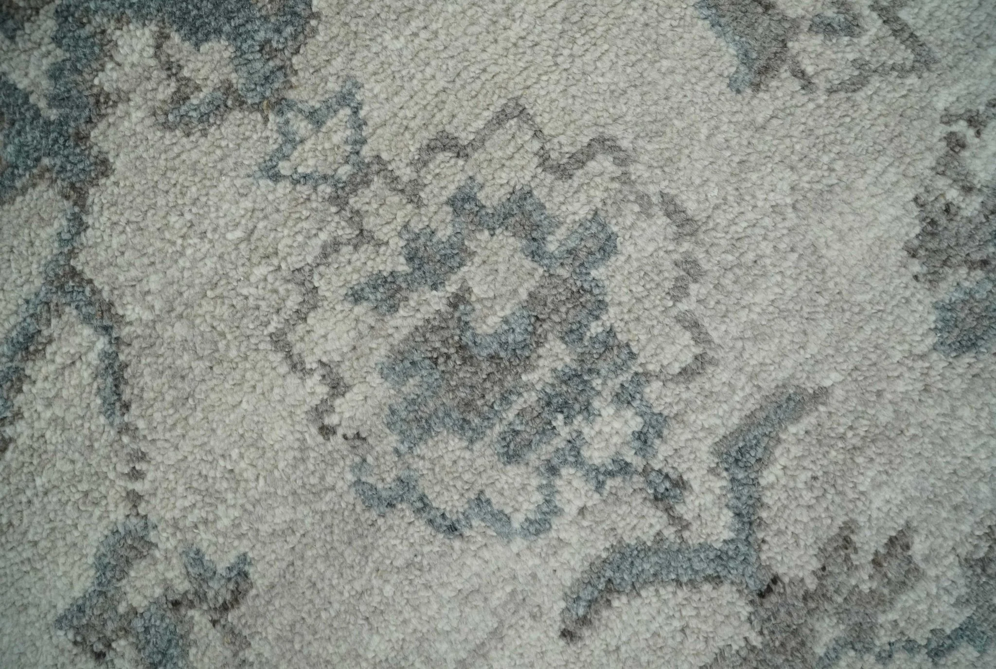 Beige and Gray 8x10 hand knotted Oushak wool Area rug - Image 4