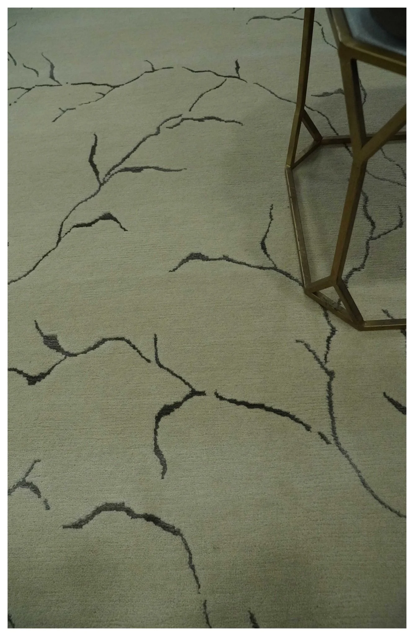 Beige and Charcoal Hand loom Crack Design 6x9 wool and Art Silk Area Rug - Image 3