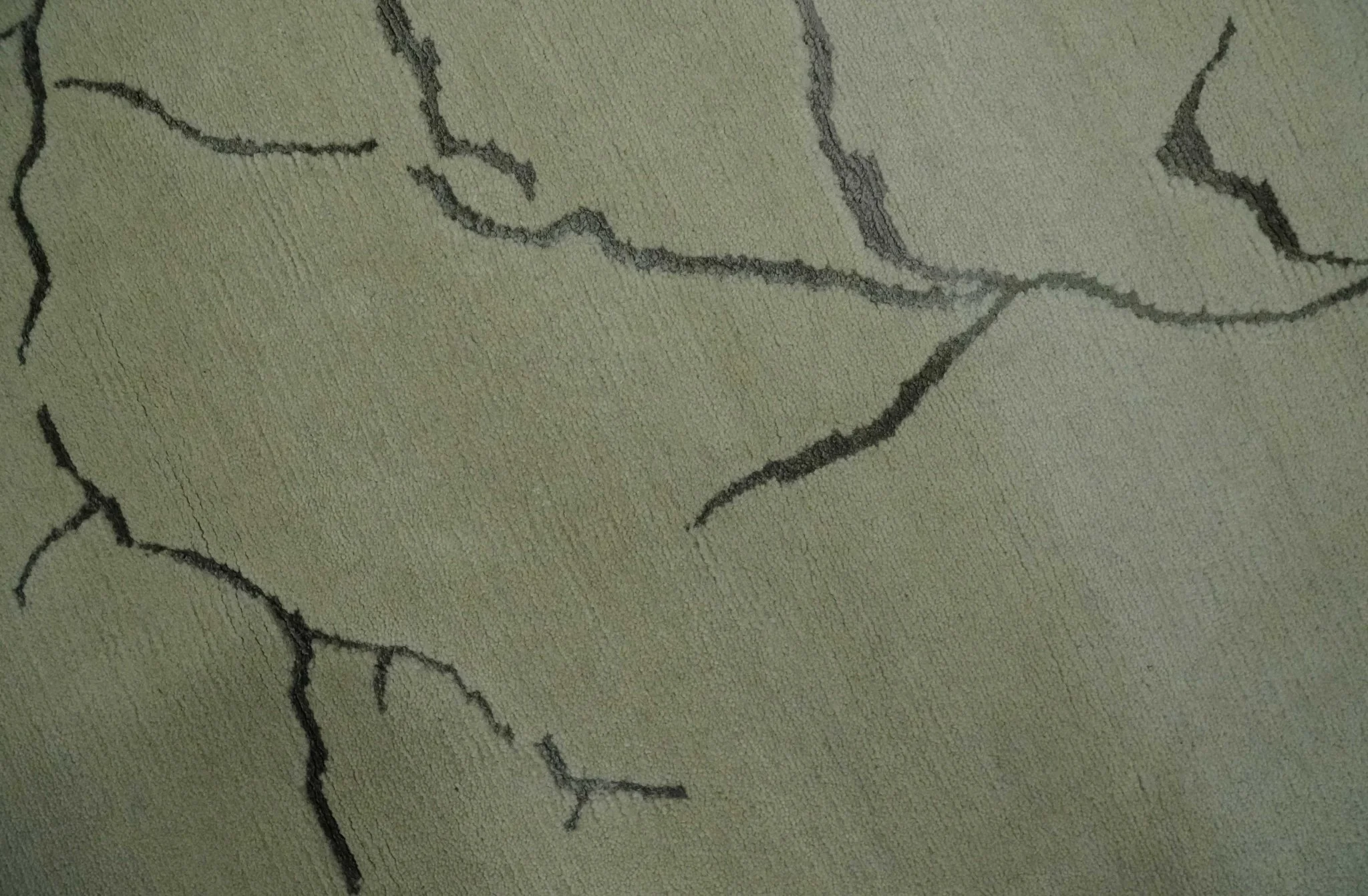 Beige and Charcoal Hand loom Crack Design 6x9 wool and Art Silk Area Rug - Image 5