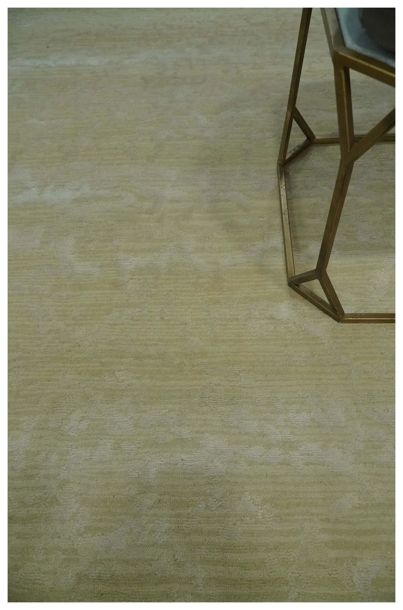 Beige and Ivory Modern Abstract Hand loom 5x8 wool And Art Silk Area Rug - Image 3