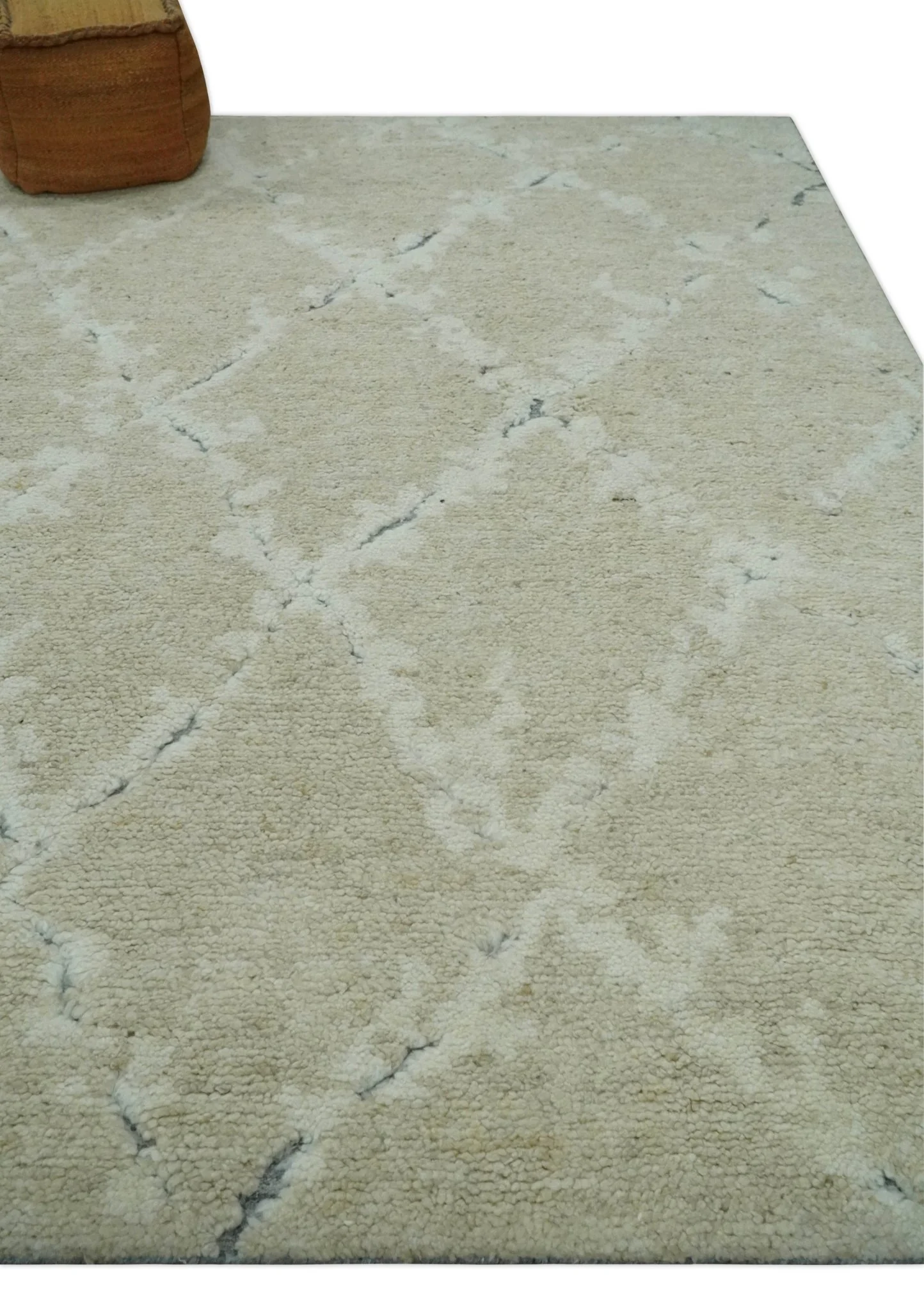 Beige and Ivory Traditional Hand Knotted 8x10 Geometrical Pattern Wool Area Rug - Image 3