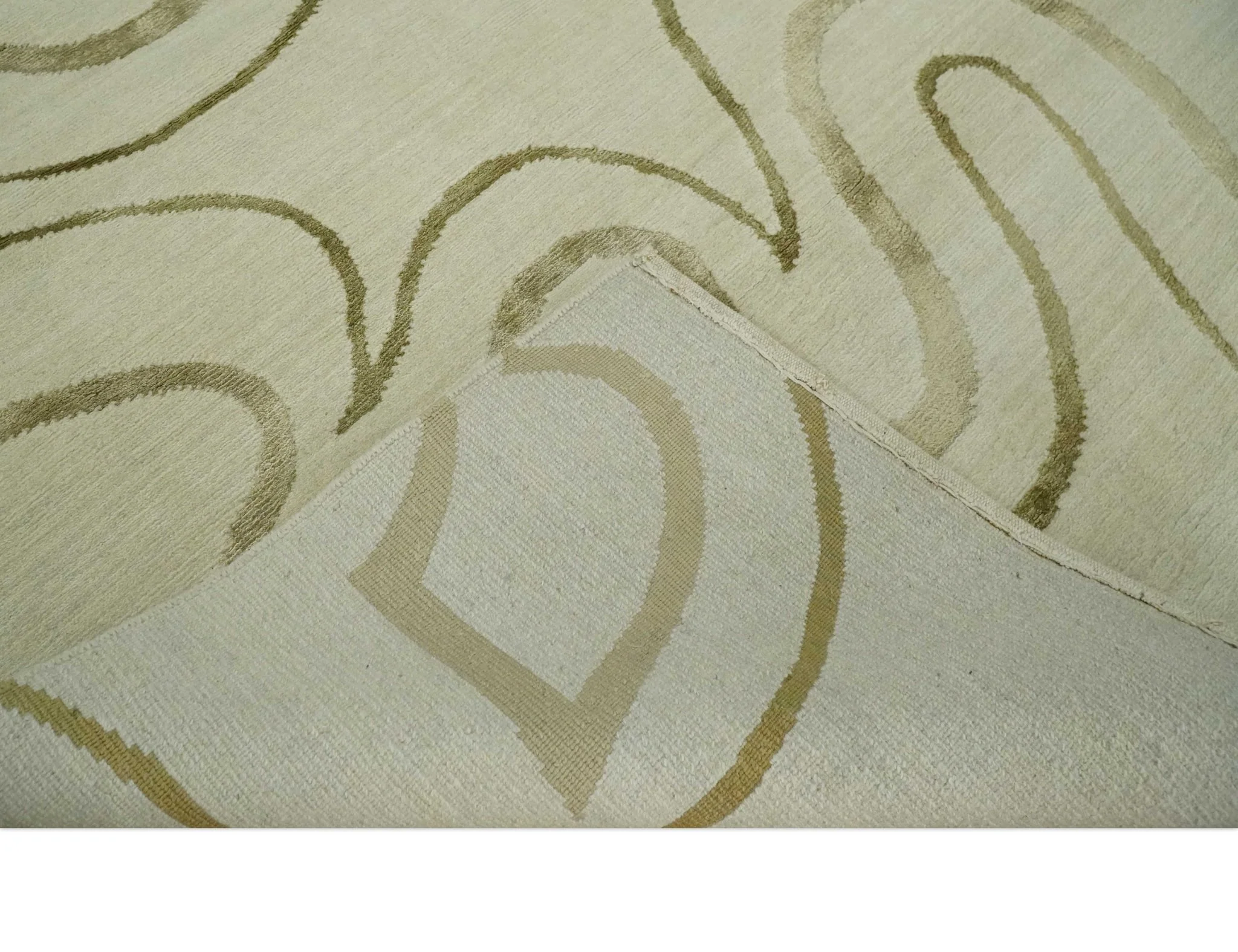 Beige and Olive Snake Design Handloom 5.x8.6 wool and art Silk Area Rug - Image 6