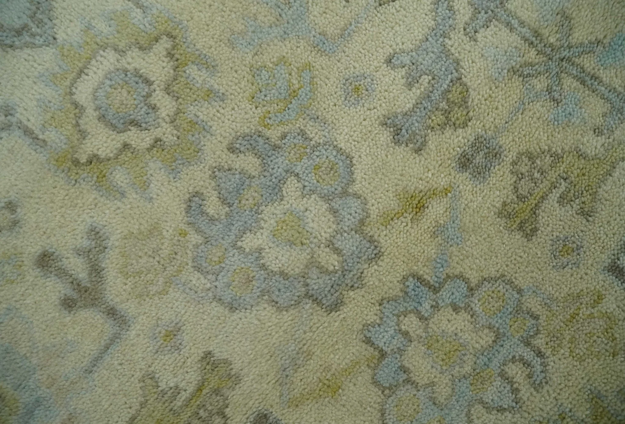 Neutral Beige and silver 8x10 Traditional Antique Finish Hand knotted Wool Area Rug - Image 4
