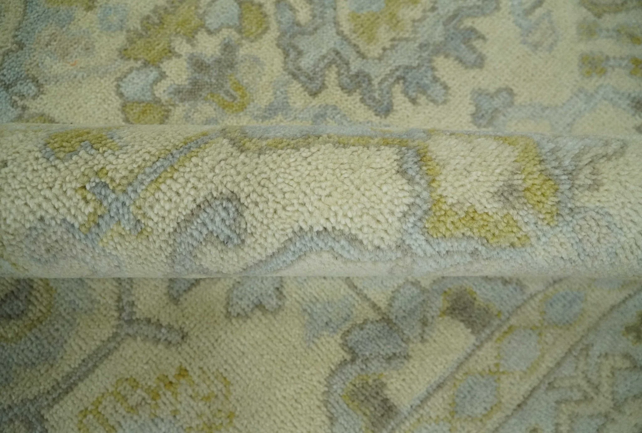 Neutral Beige and silver 8x10 Traditional Antique Finish Hand knotted Wool Area Rug - Image 6